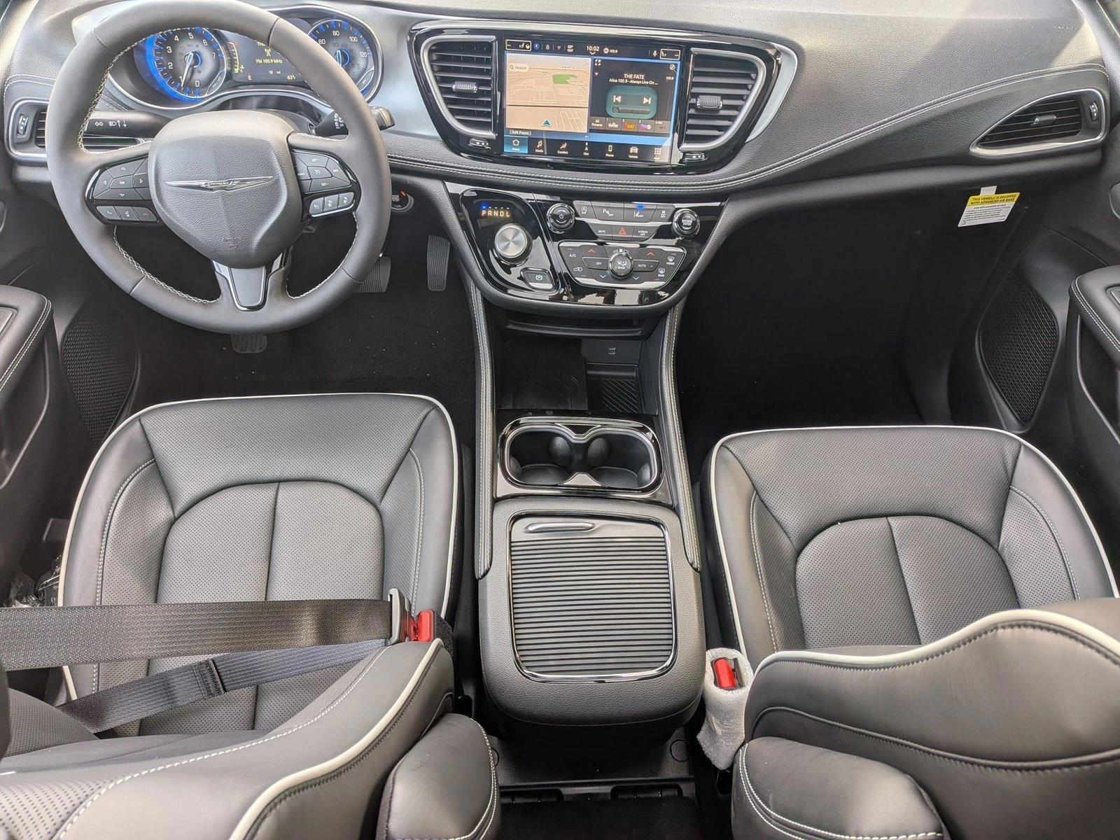 Thumbnail: 2026 Chrysler Pacifica - 4
