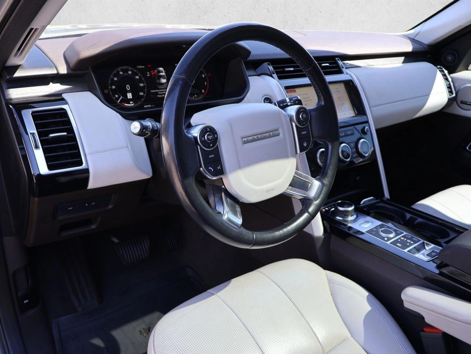 Thumbnail: 2018 Land Rover Discovery - 3