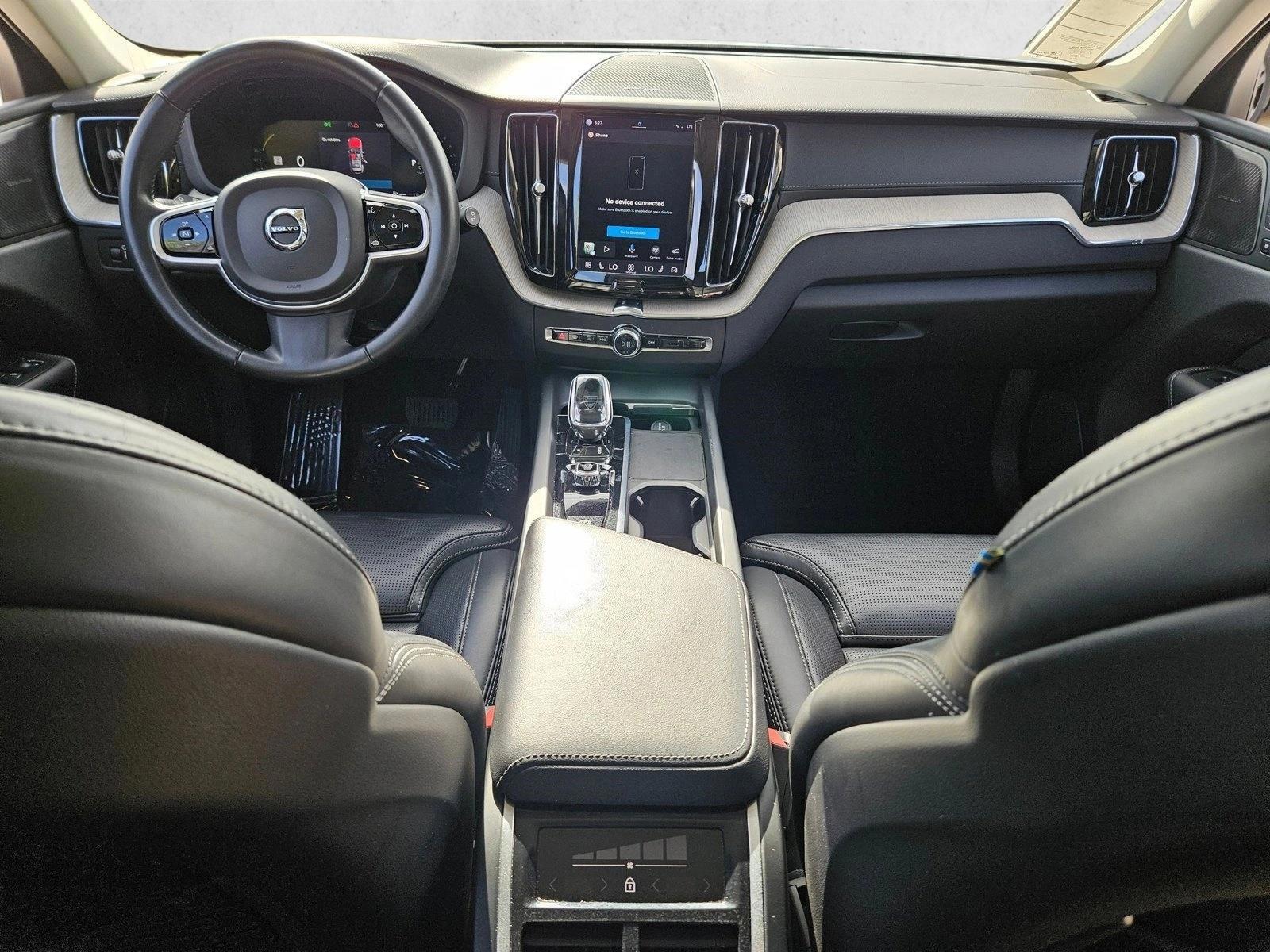 Thumbnail: 2022 Volvo XC60 - 3