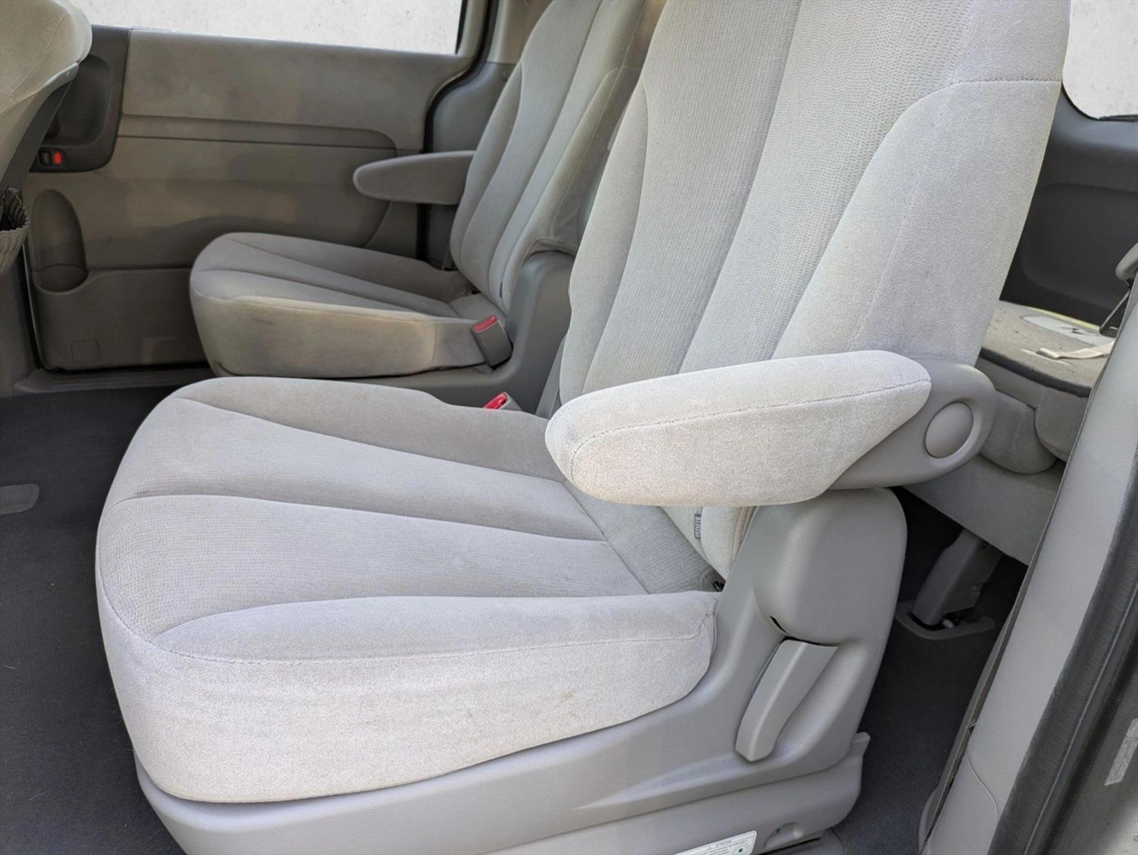 Thumbnail: 2008 Kia Sedona - 4