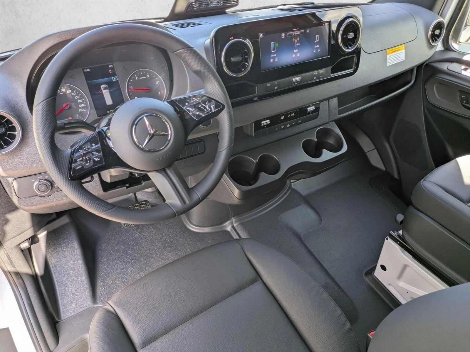 Thumbnail: 2026 Mercedes-Benz Sprinter - 3