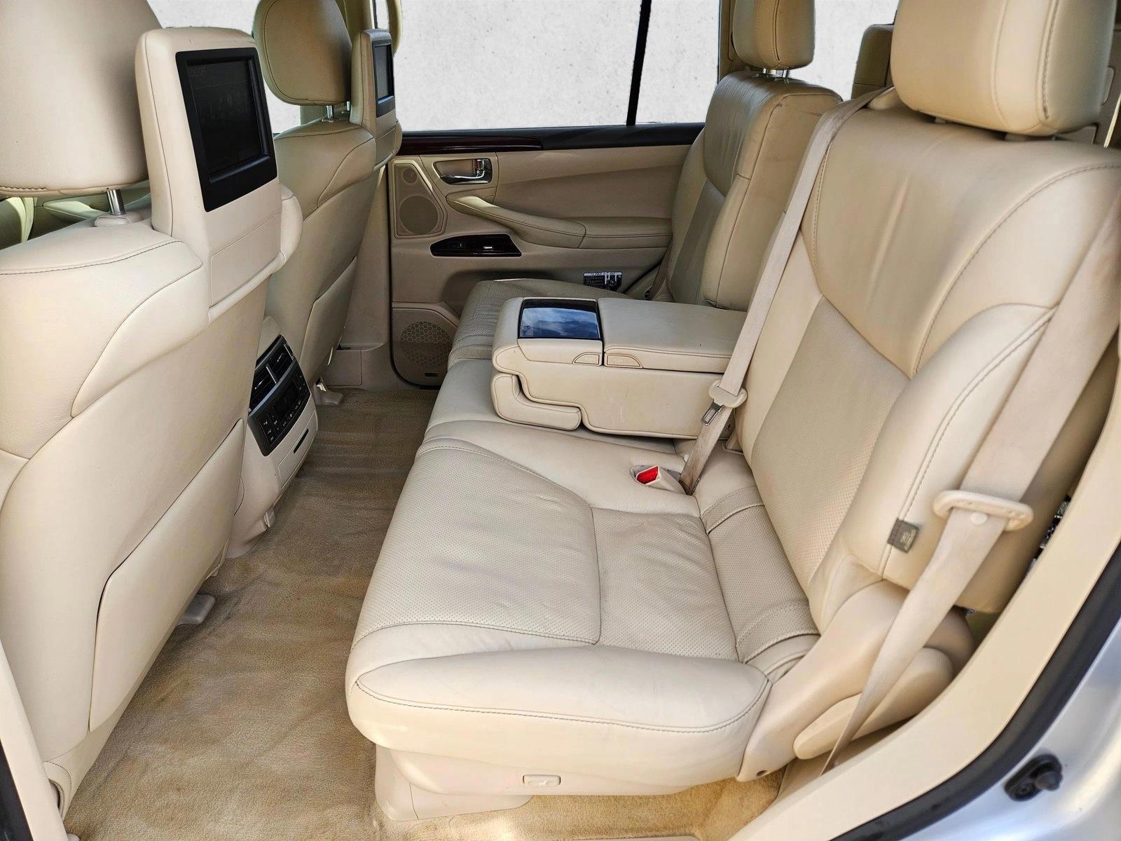 2013 Lexus LX 570 - Photo 20