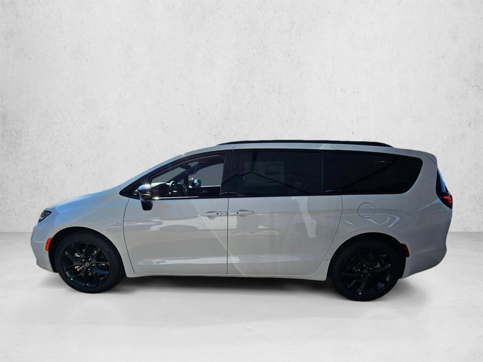 Thumbnail: 2026 Chrysler Pacifica - 2