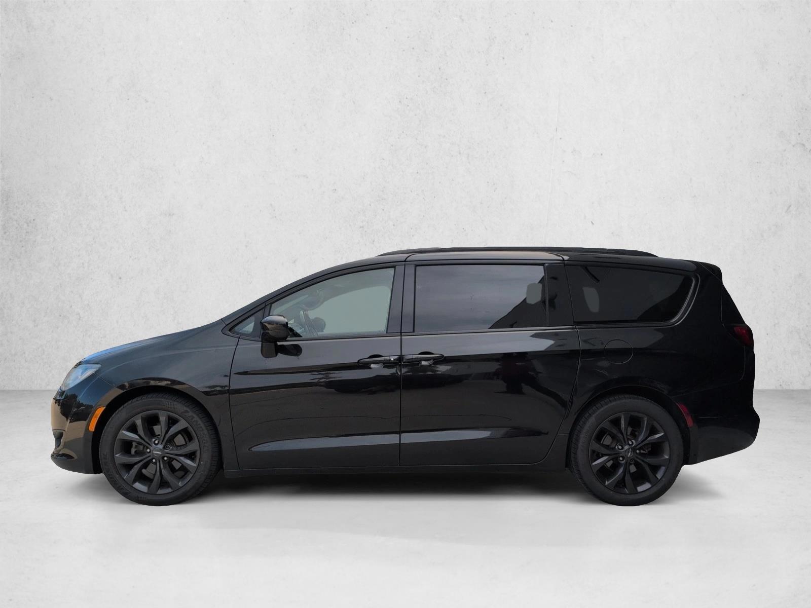 Thumbnail: 2018 Chrysler Pacifica - 2