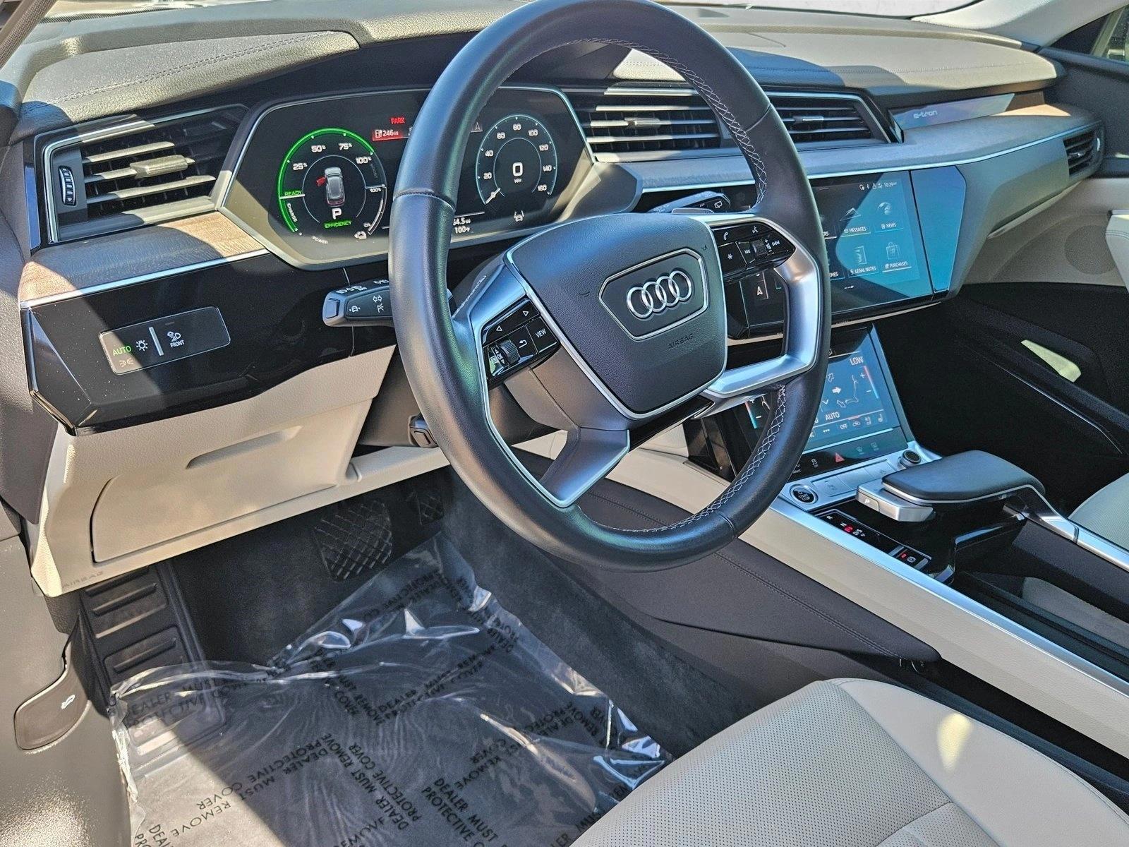 Thumbnail: 2024 Audi Q8 e-tron - 3