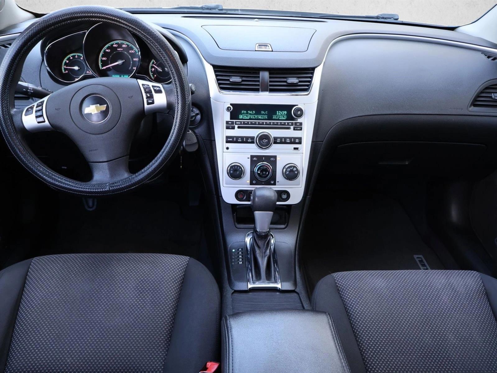 Thumbnail: 2011 Chevrolet Malibu - 3