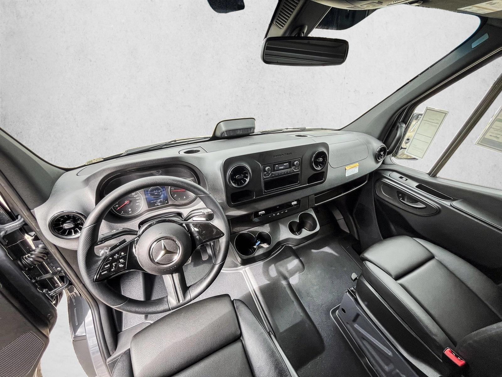 Thumbnail: 2026 Mercedes-Benz Sprinter - 3