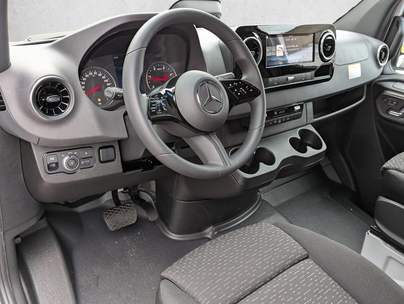 Thumbnail: 2026 Mercedes-Benz Sprinter - 3