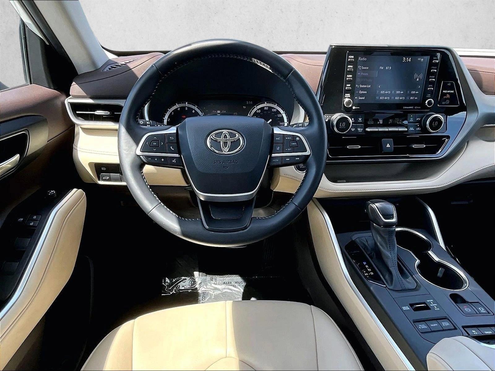 Thumbnail: 2022 Toyota Highlander - 3