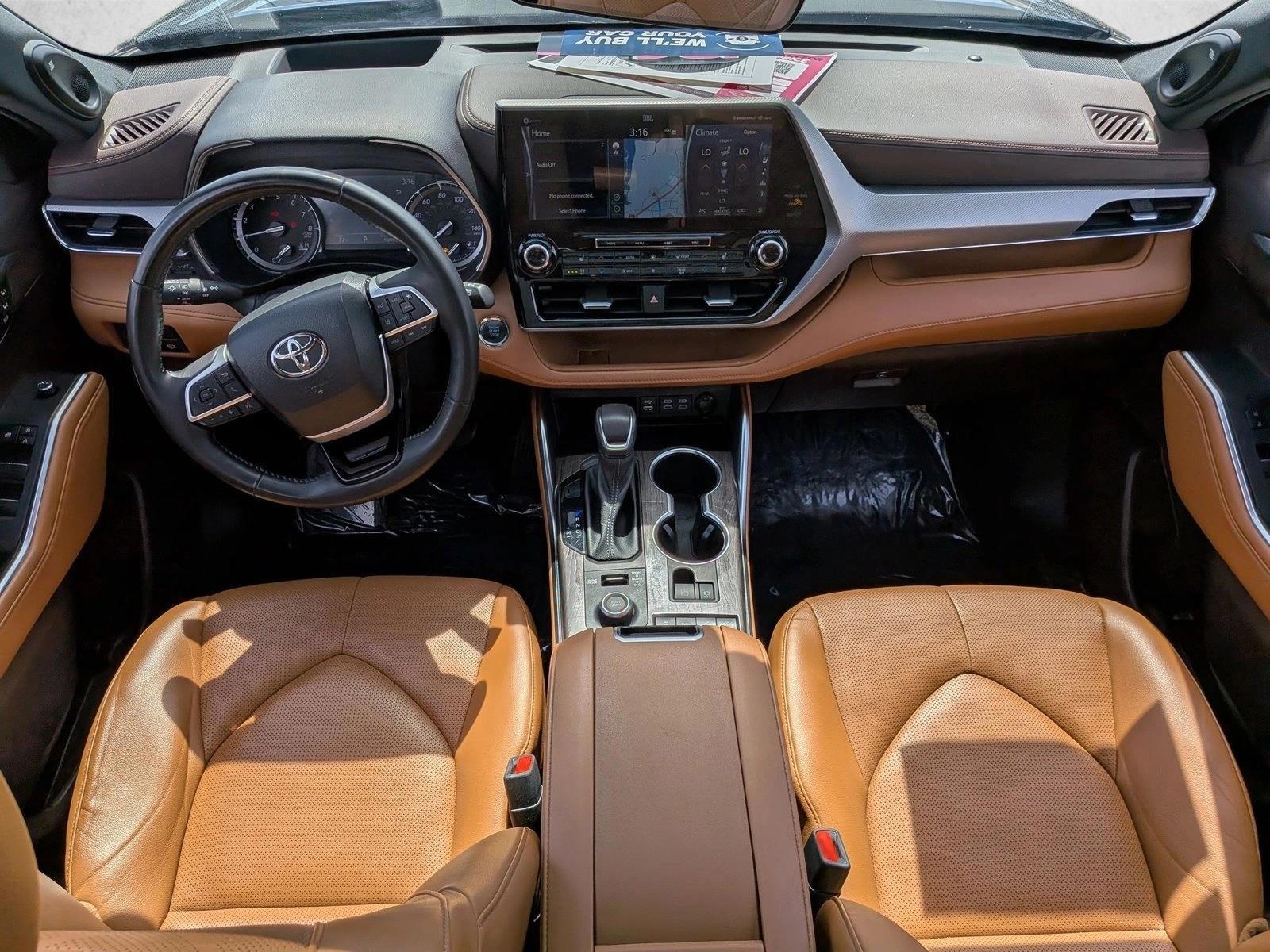 Thumbnail: 2022 Toyota Highlander - 3