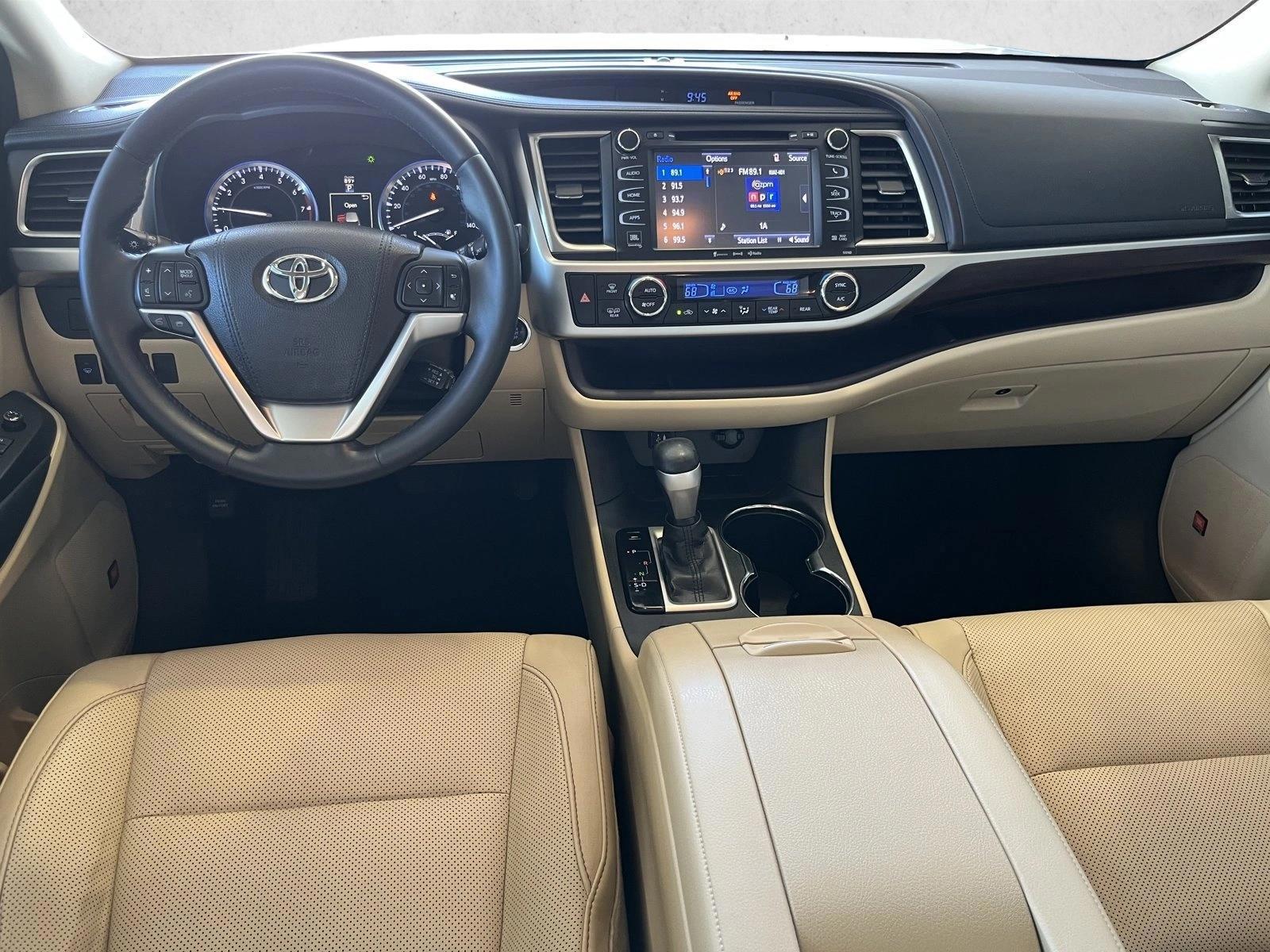 Thumbnail: 2016 Toyota Highlander - 3