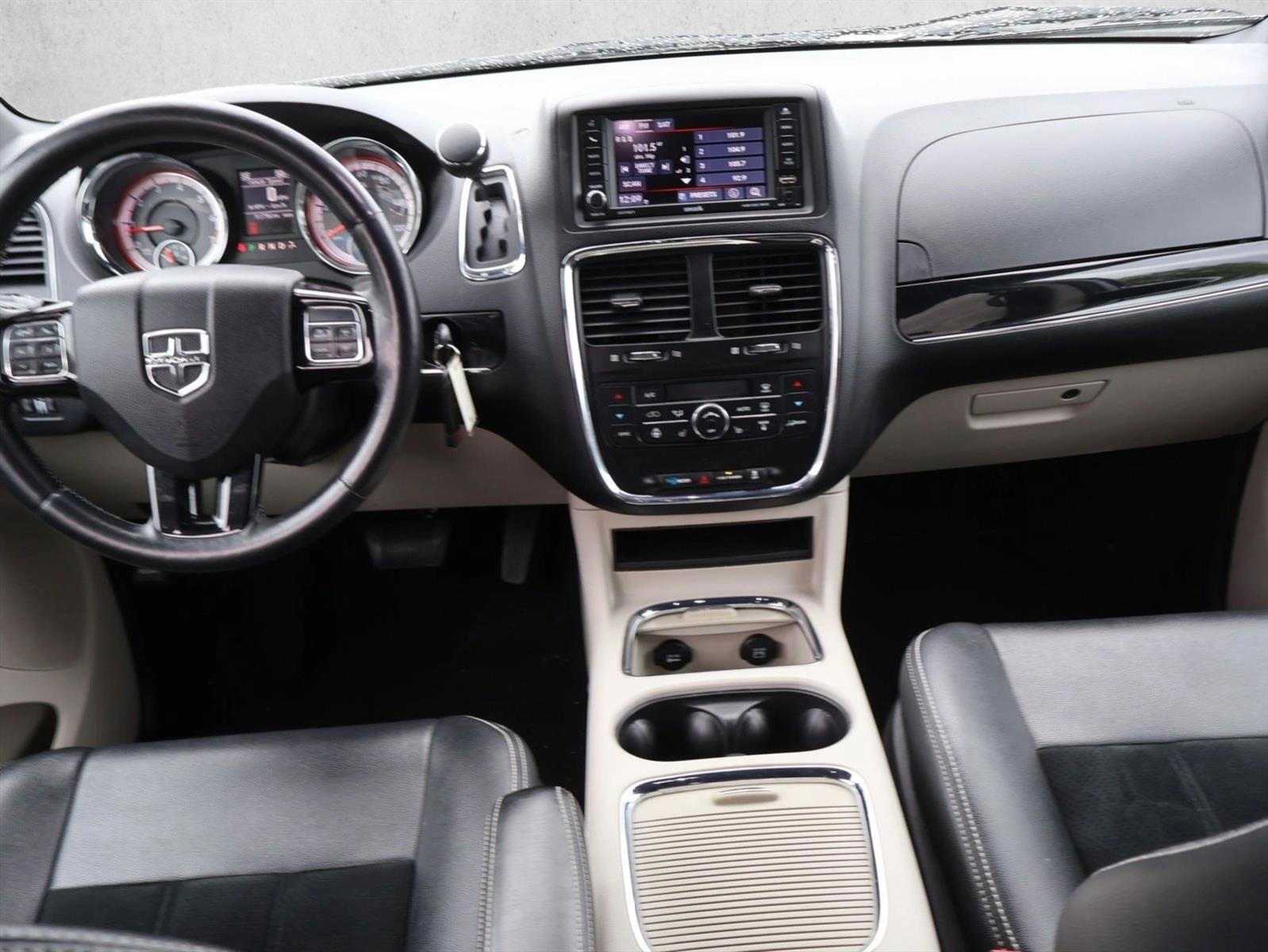Thumbnail: 2017 Dodge Grand Caravan - 3