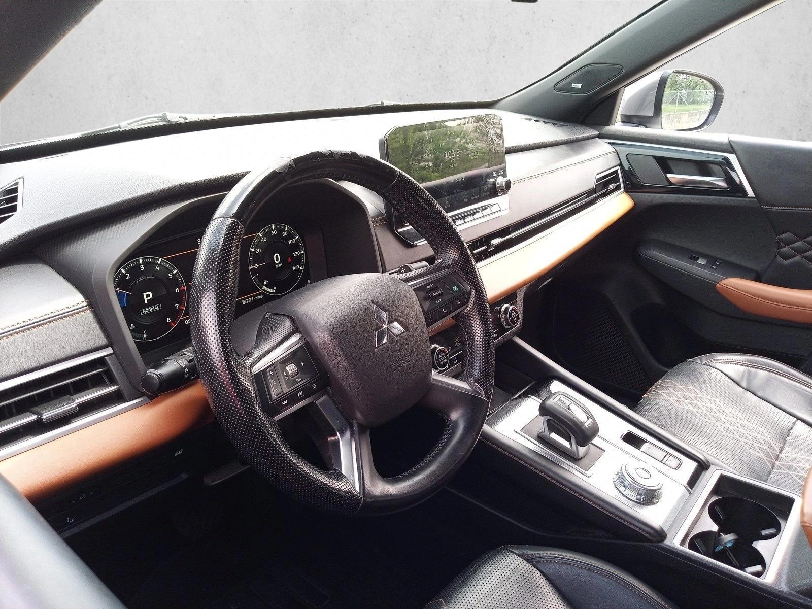 Thumbnail: 2022 Mitsubishi Outlander - 3