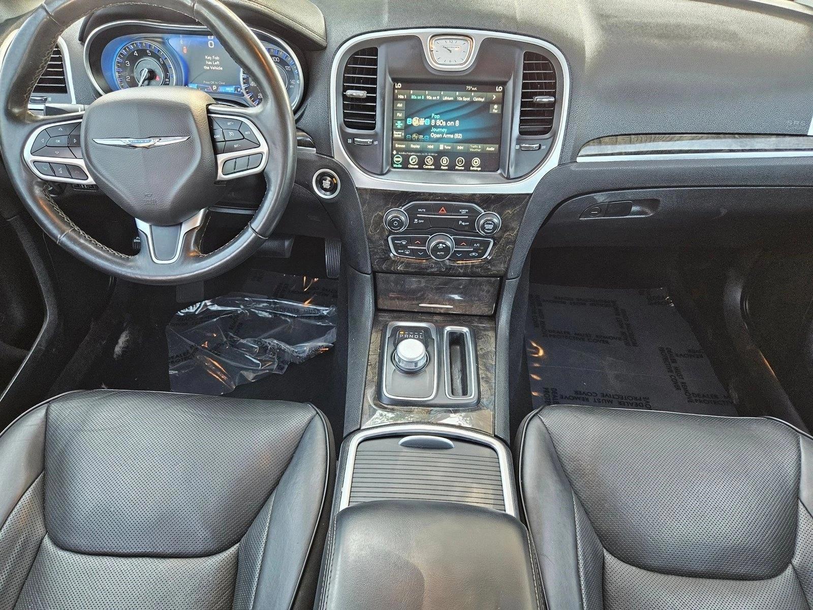 Thumbnail: 2022 Chrysler 300 - 3