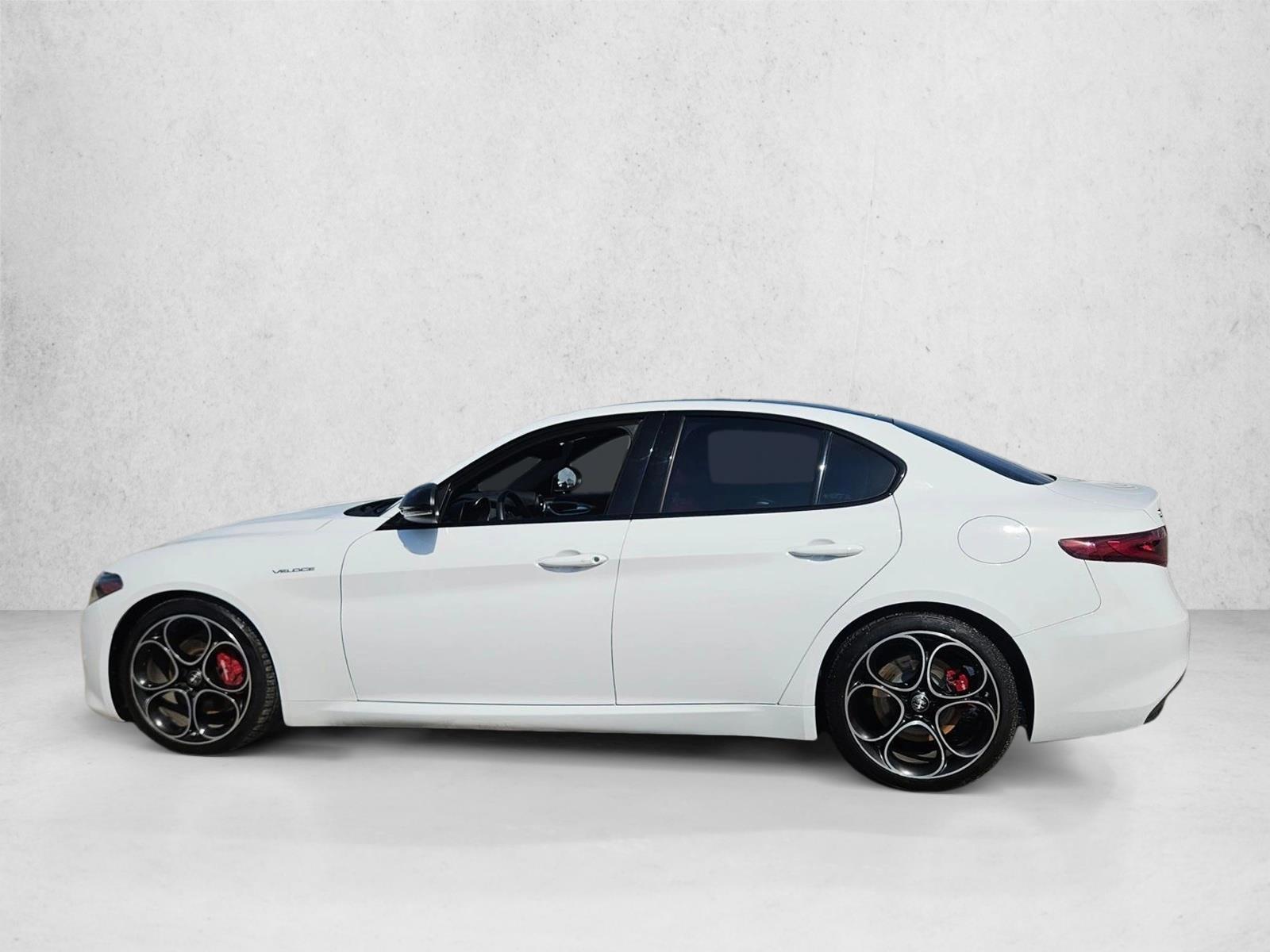 Thumbnail: 2023 Alfa Romeo Giulia - 2