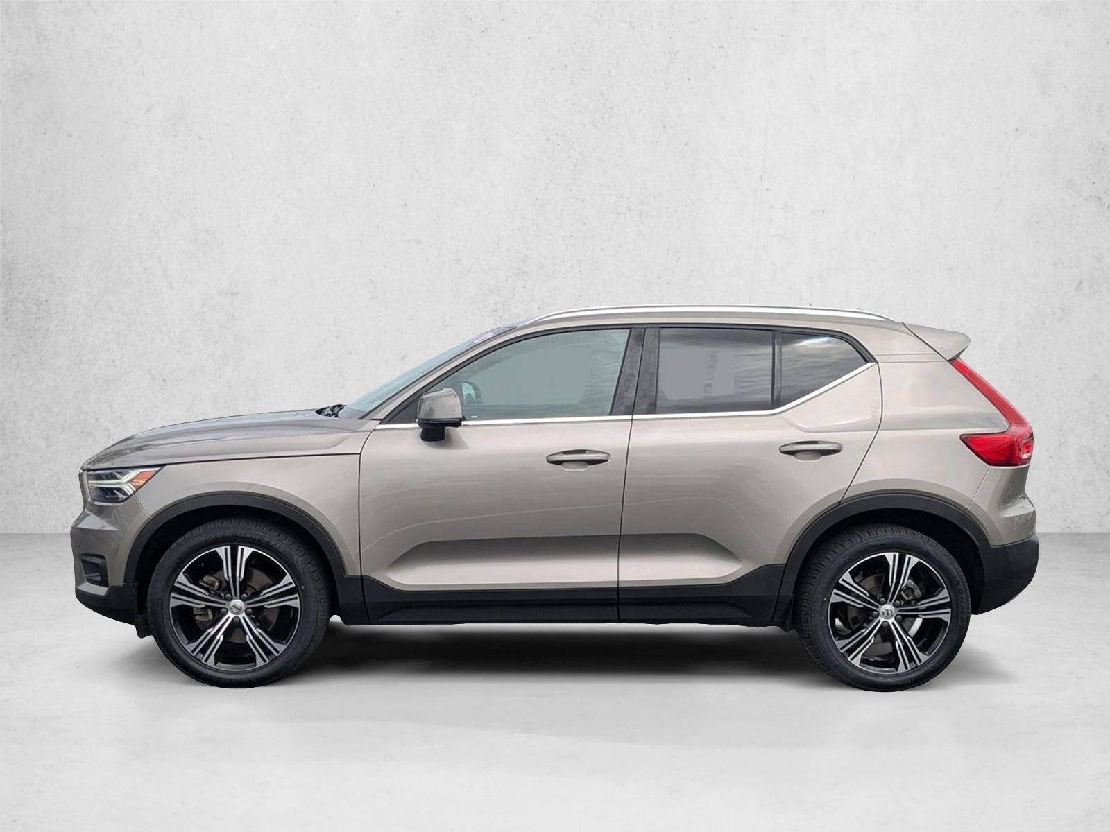 Thumbnail: 2021 Volvo XC40 - 2