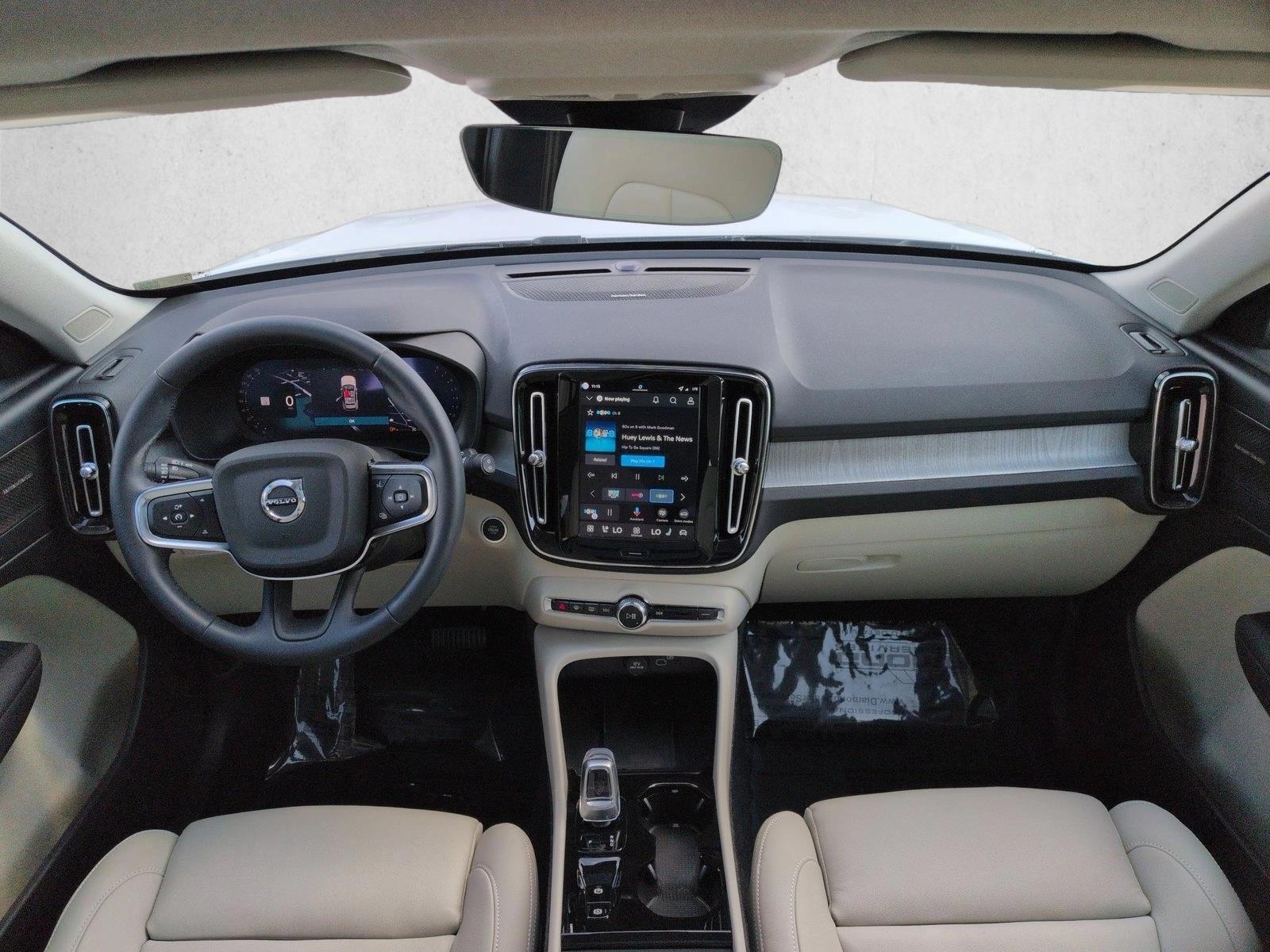 Thumbnail: 2026 Volvo XC40 - 3