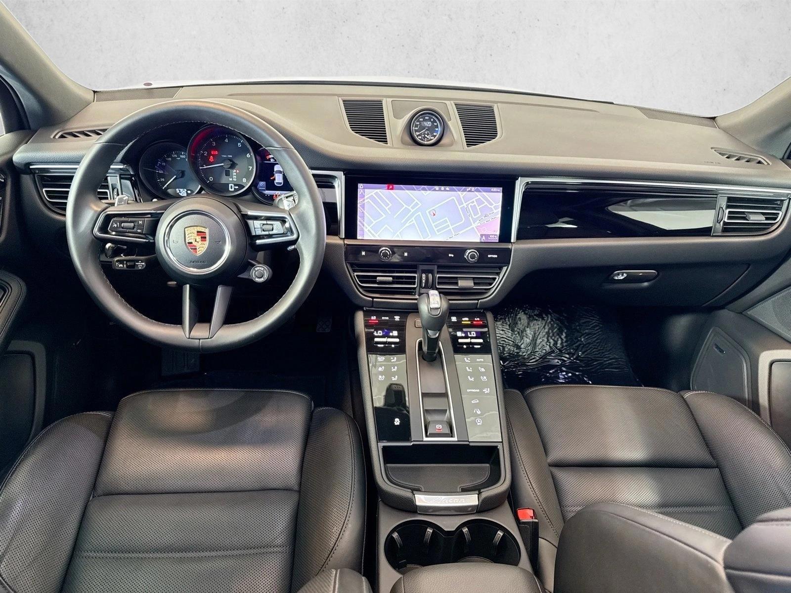 Thumbnail: 2026 Porsche Macan - 4