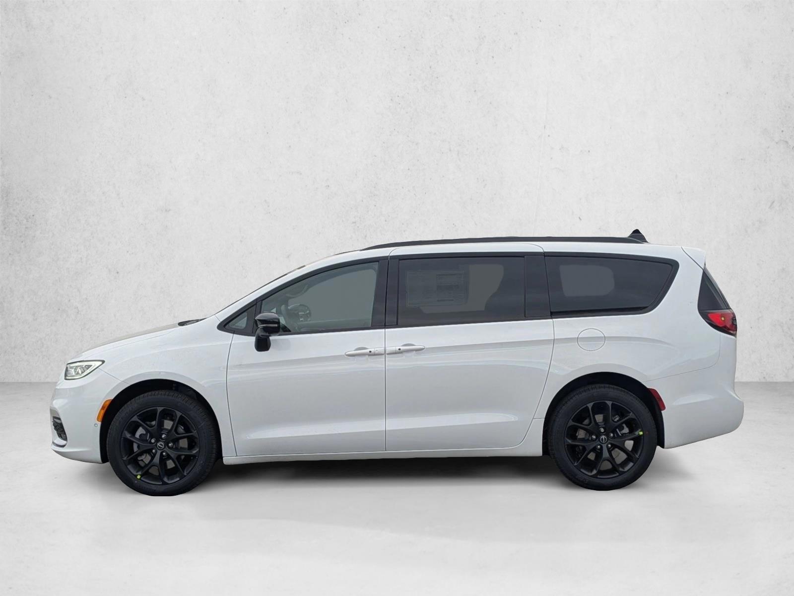 Thumbnail: 2026 Chrysler Pacifica - 2