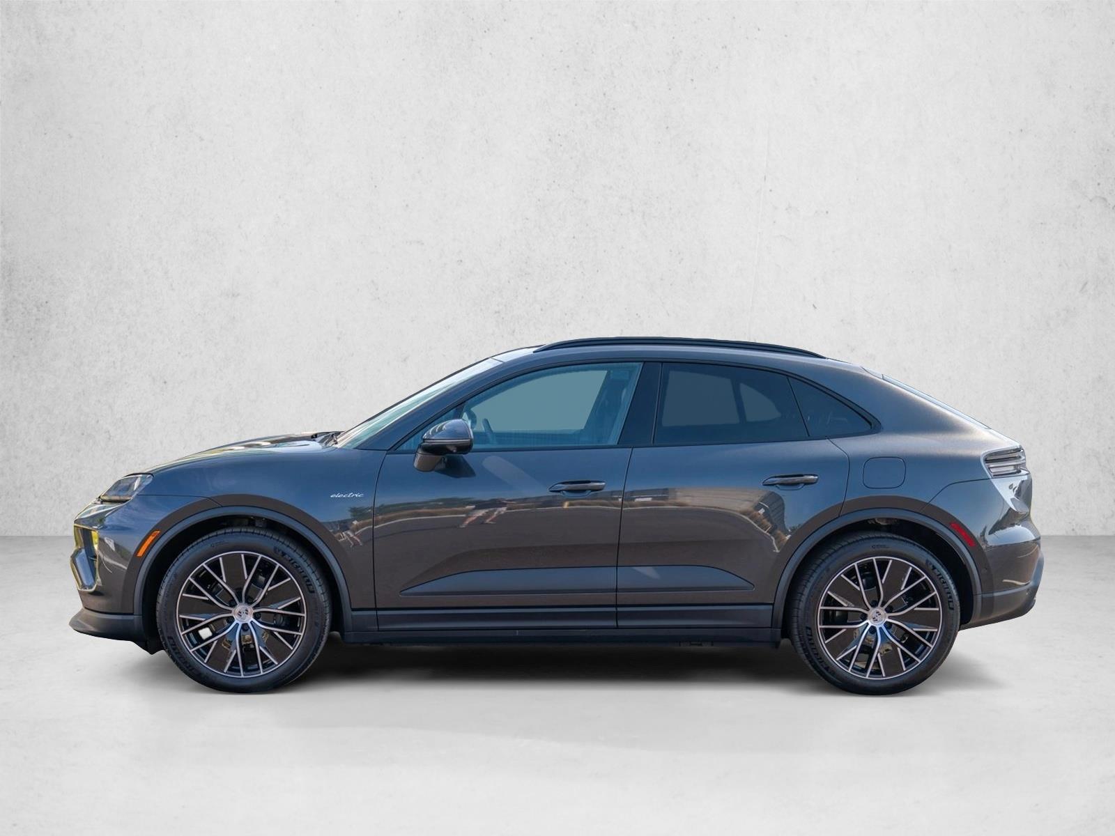 Thumbnail: 2026 Porsche Macan - 2