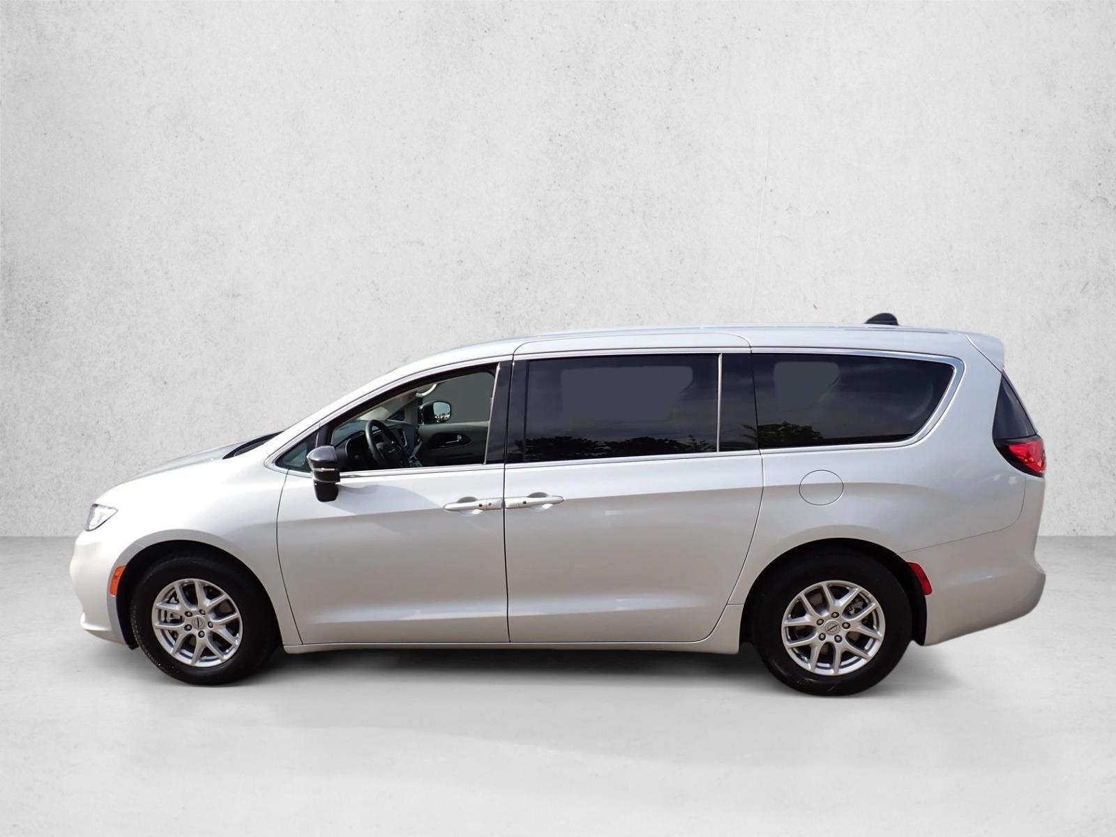 Thumbnail: 2024 Chrysler Pacifica - 2
