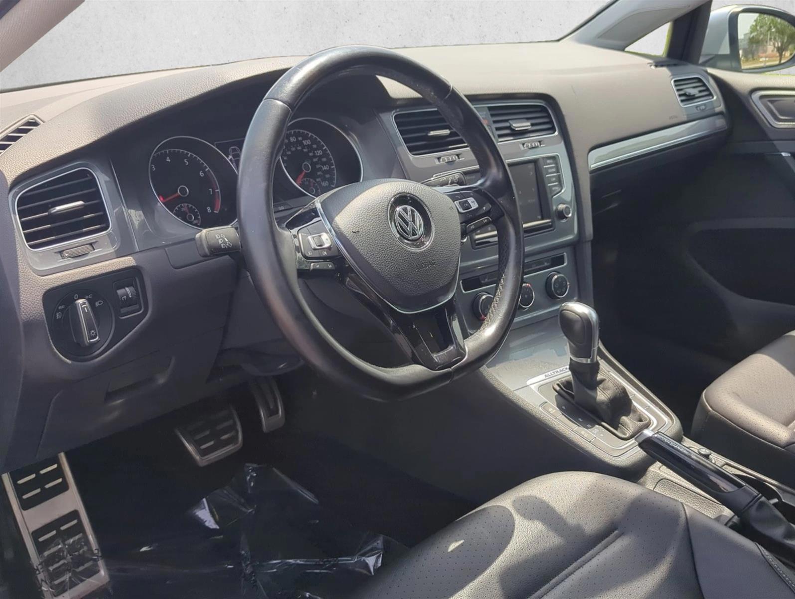 Thumbnail: 2017 Volkswagen Golf - 2