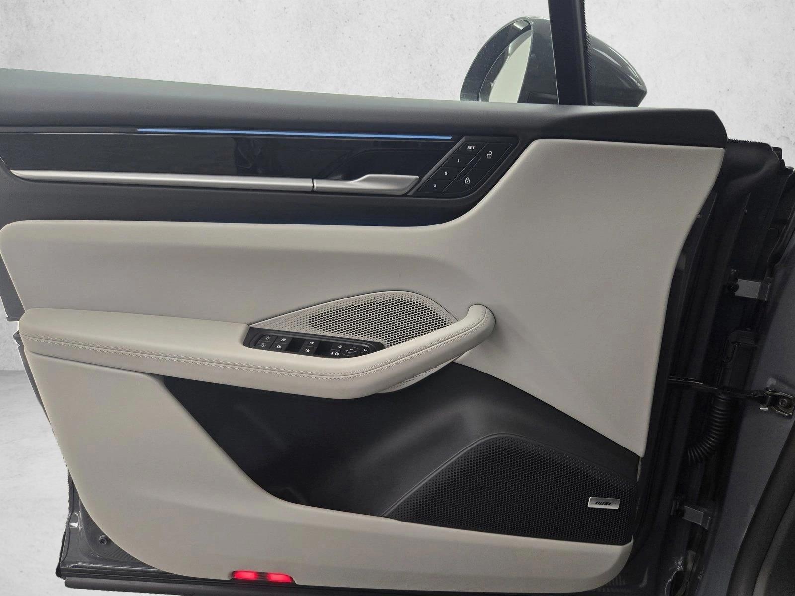 2025 Porsche Macan S - Photo 29
