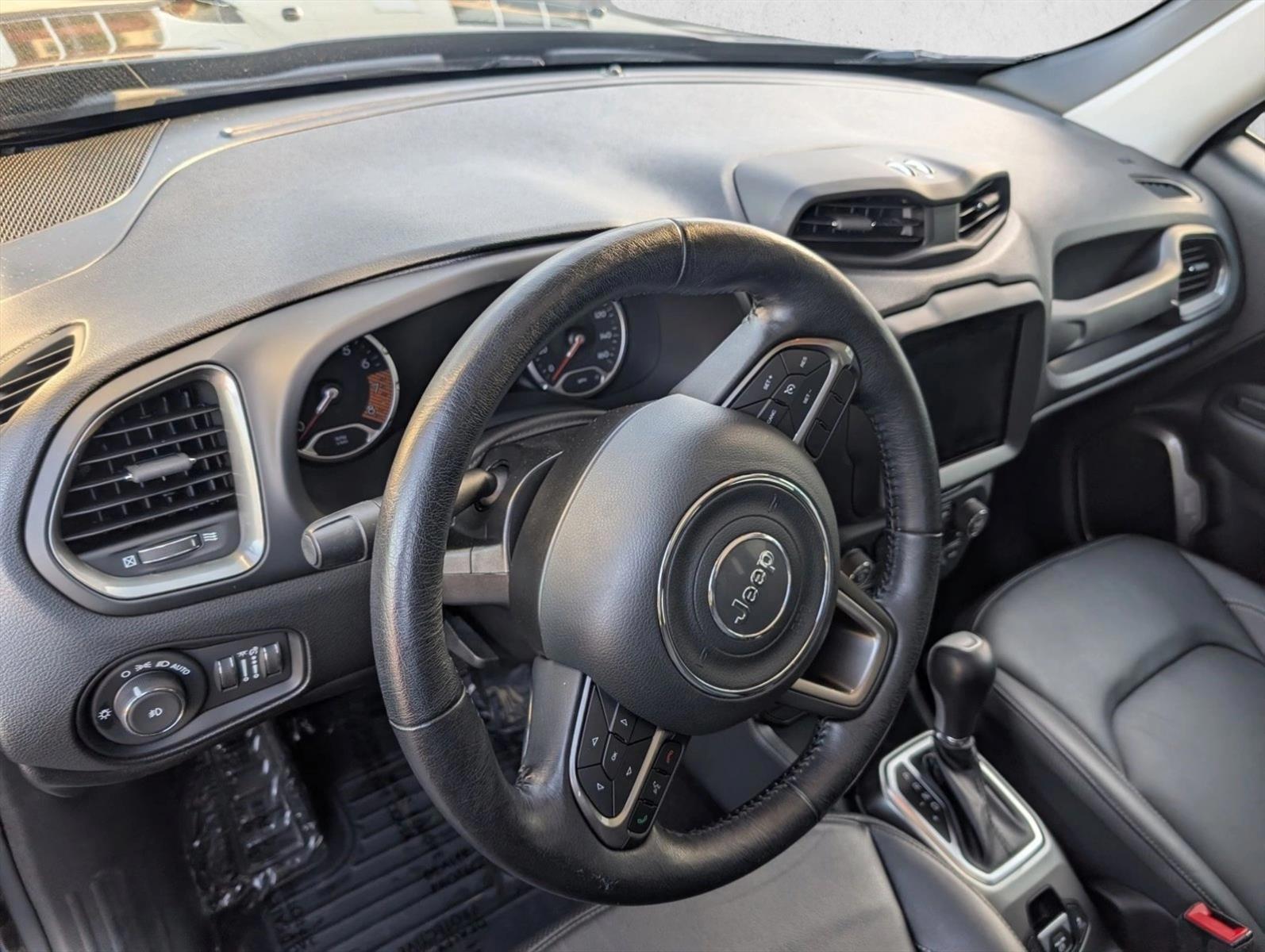 Thumbnail: 2019 Jeep Renegade - 3