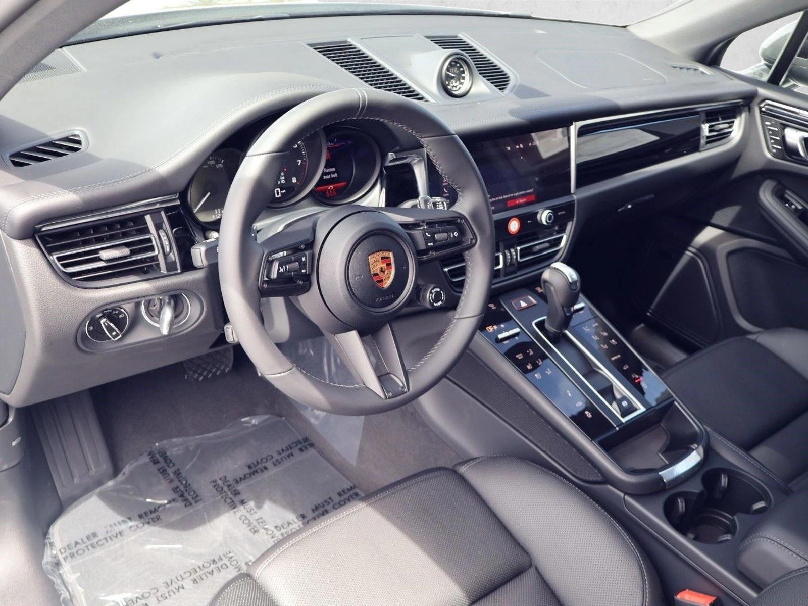 Thumbnail: 2026 Porsche Macan - 3