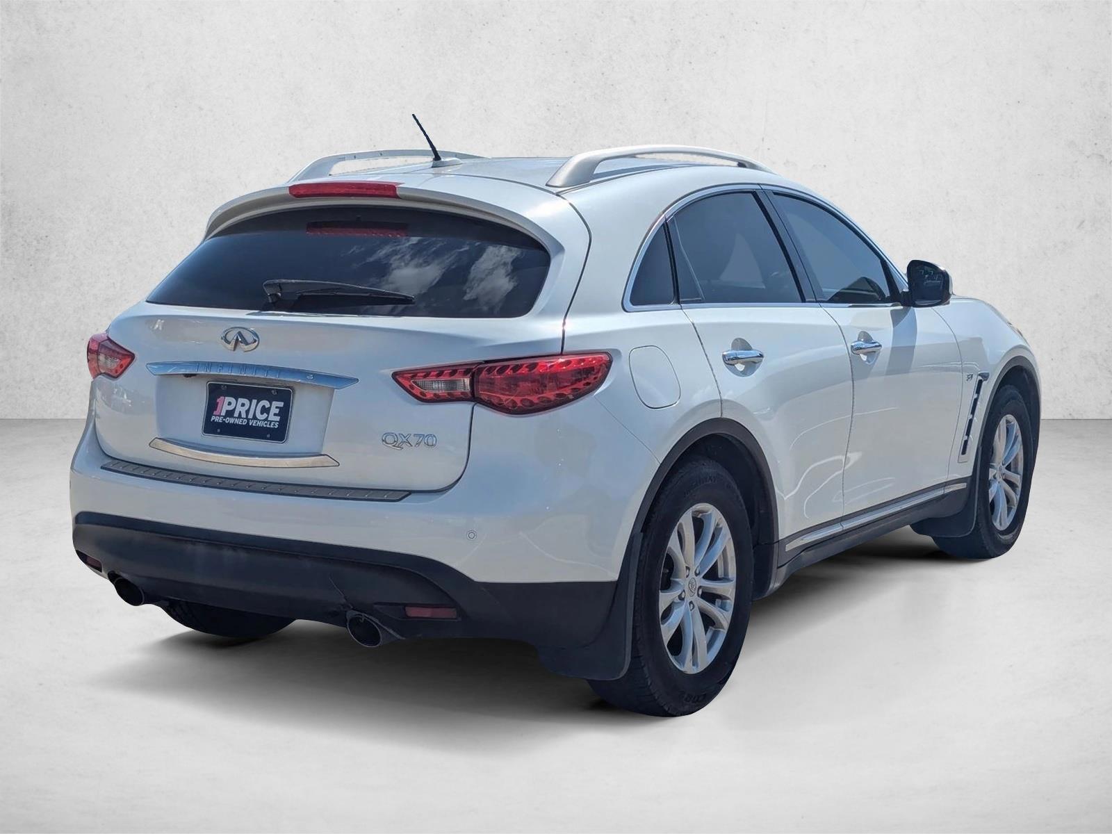 2017 INFINITI QX70