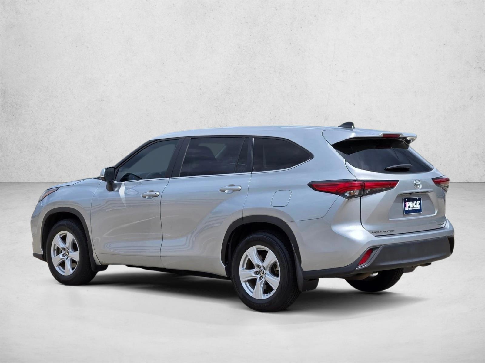 2023 Toyota Highlander LE - Photo 7