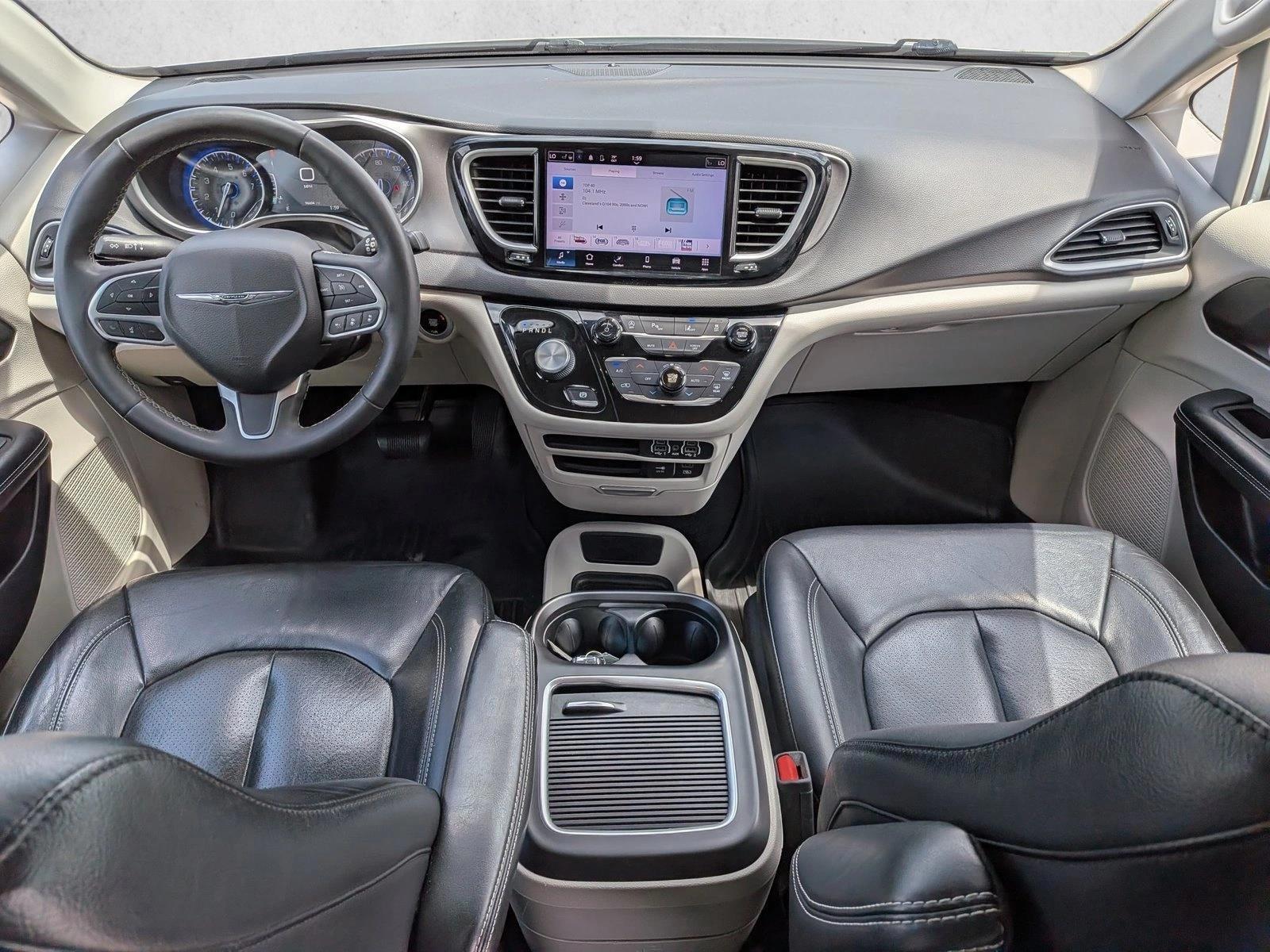Thumbnail: 2022 Chrysler Pacifica - 3