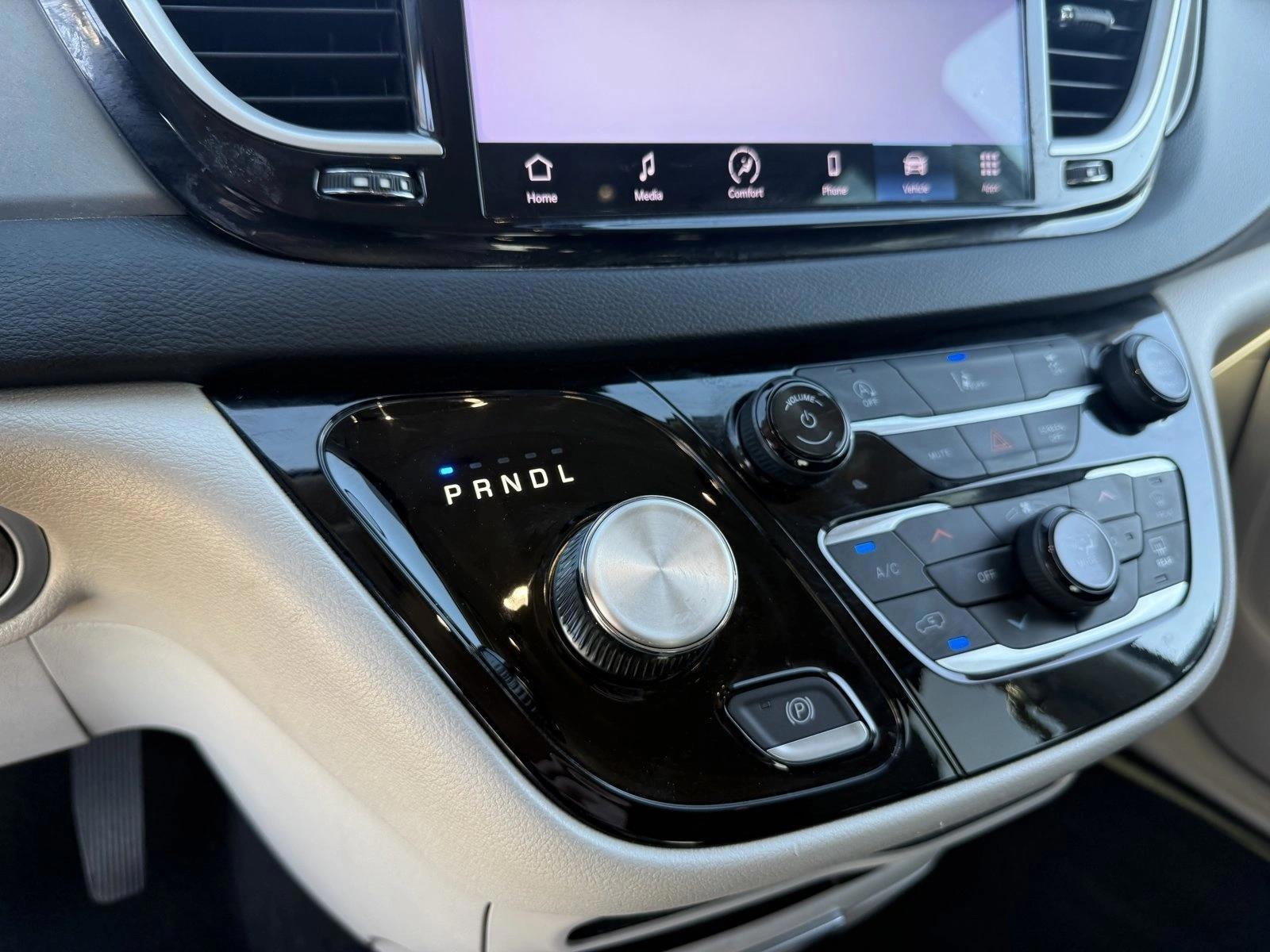 2022 Chrysler Pacifica Touring L - Photo 16