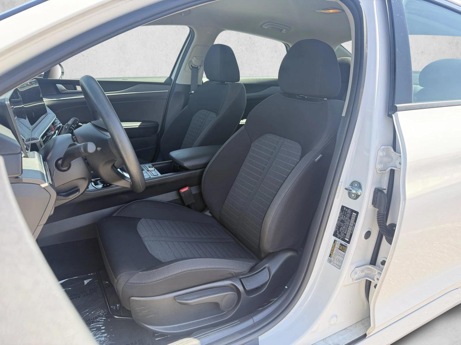 2025 Kia K5 LXS - Photo 11