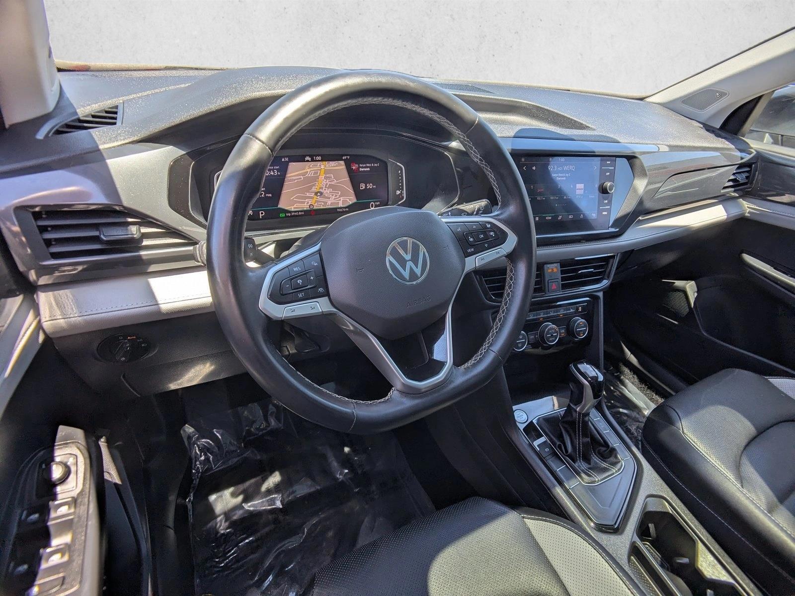 Thumbnail: 2022 Volkswagen Taos - 3