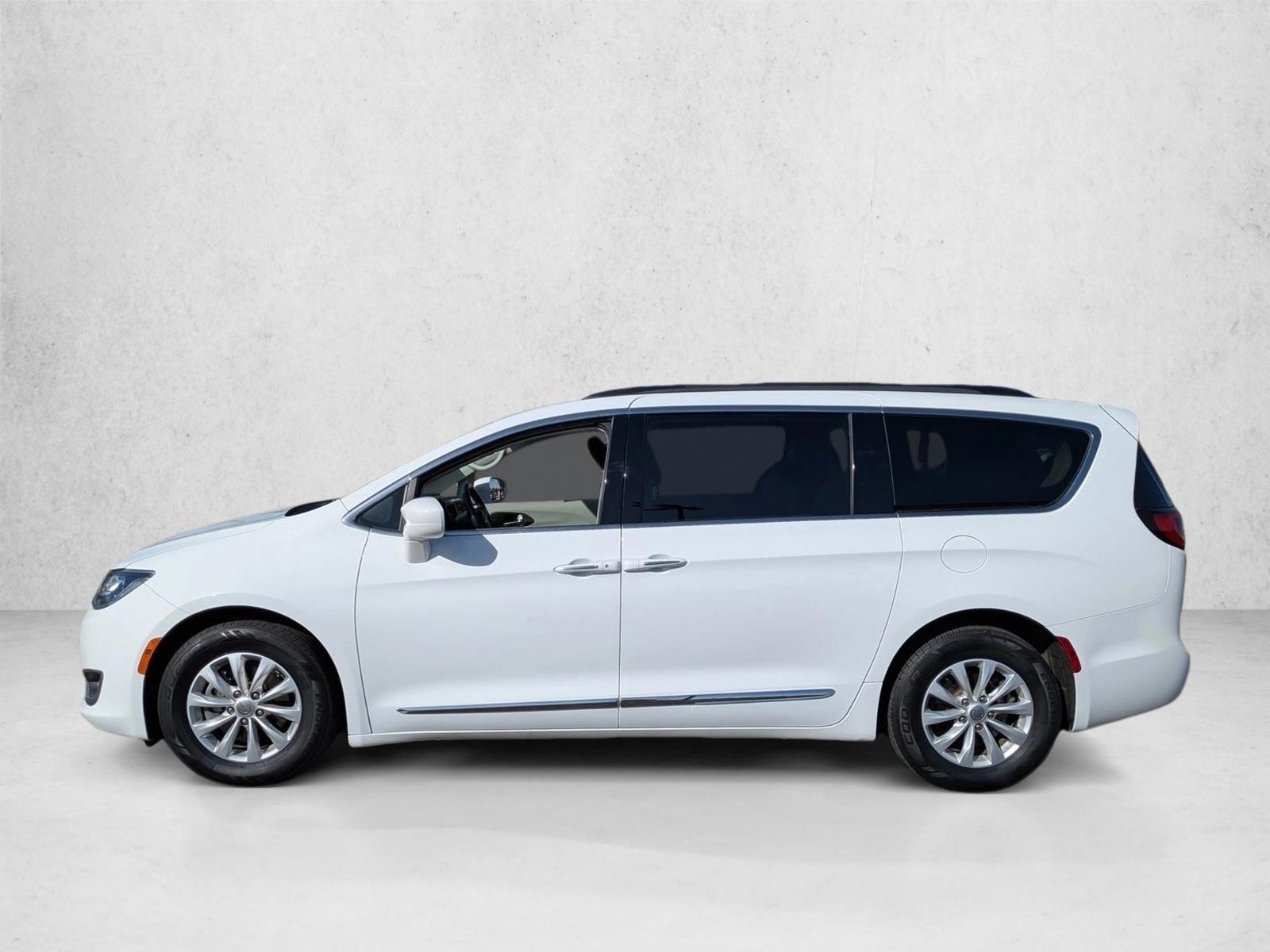 Thumbnail: 2017 Chrysler Pacifica - 2