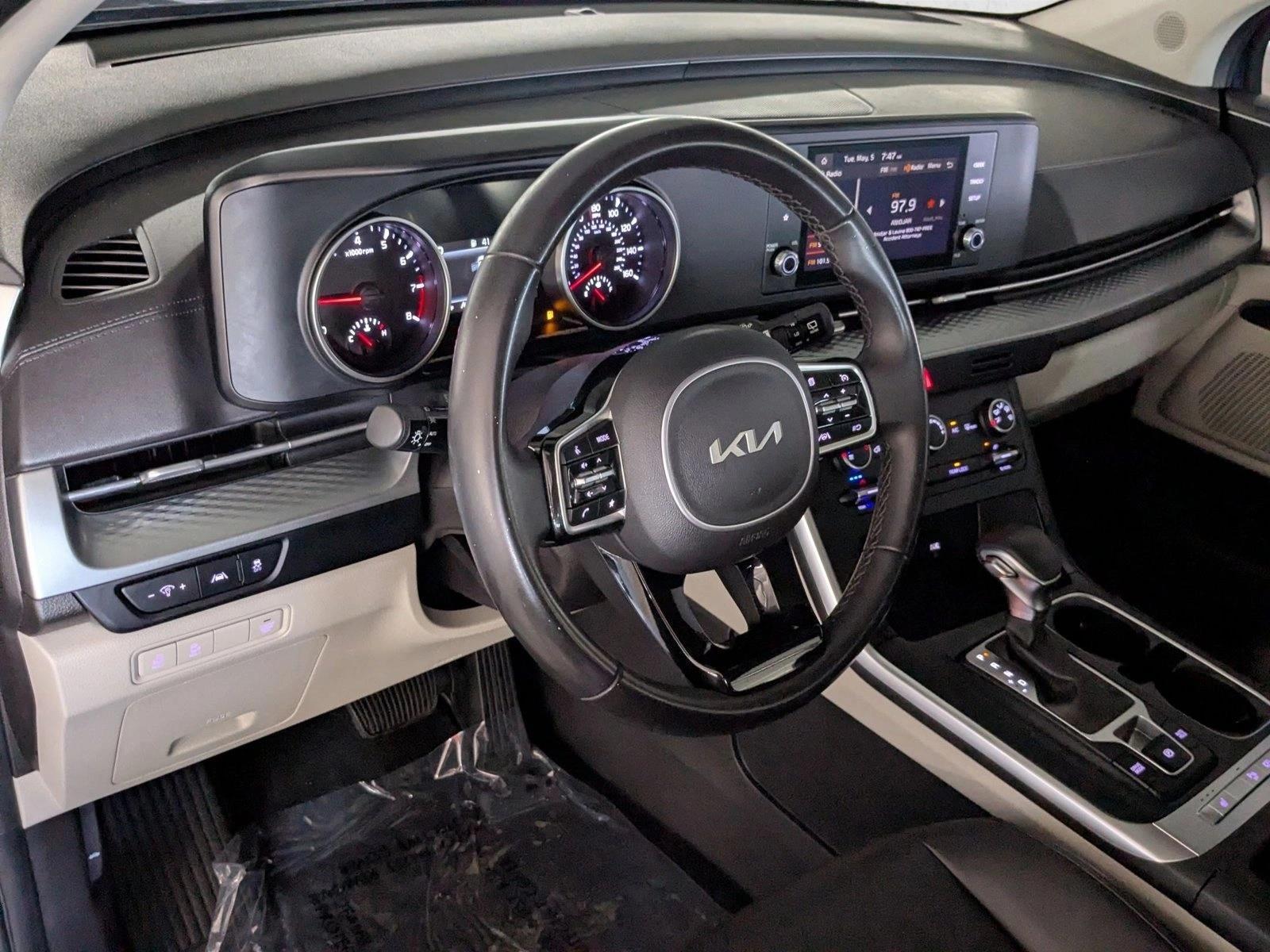 Thumbnail: 2023 Kia Carnival - 3