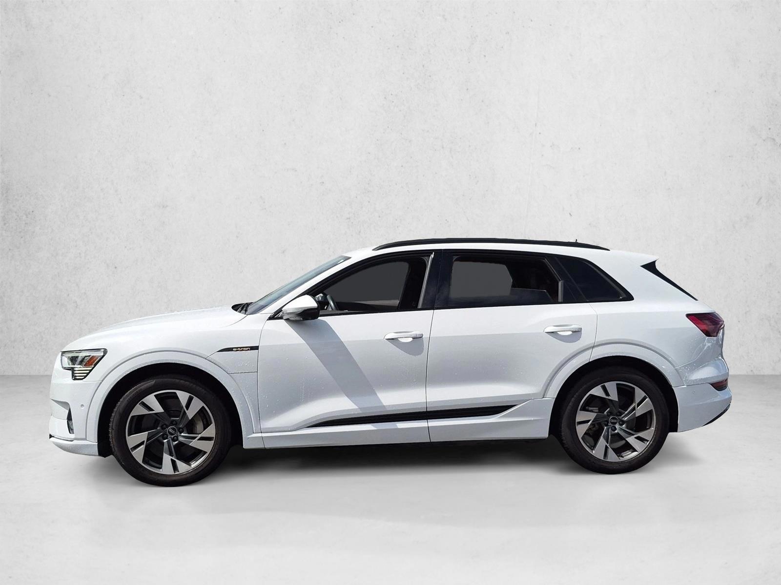 Thumbnail: 2021 Audi e-tron - 2