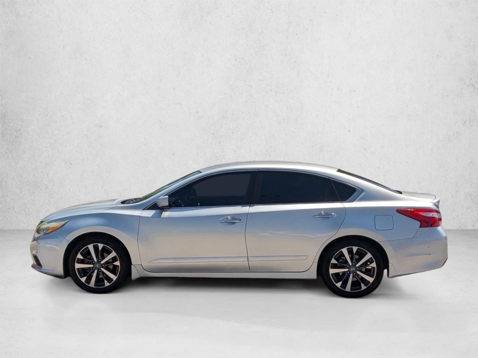 Thumbnail: 2016 Nissan Altima - 2