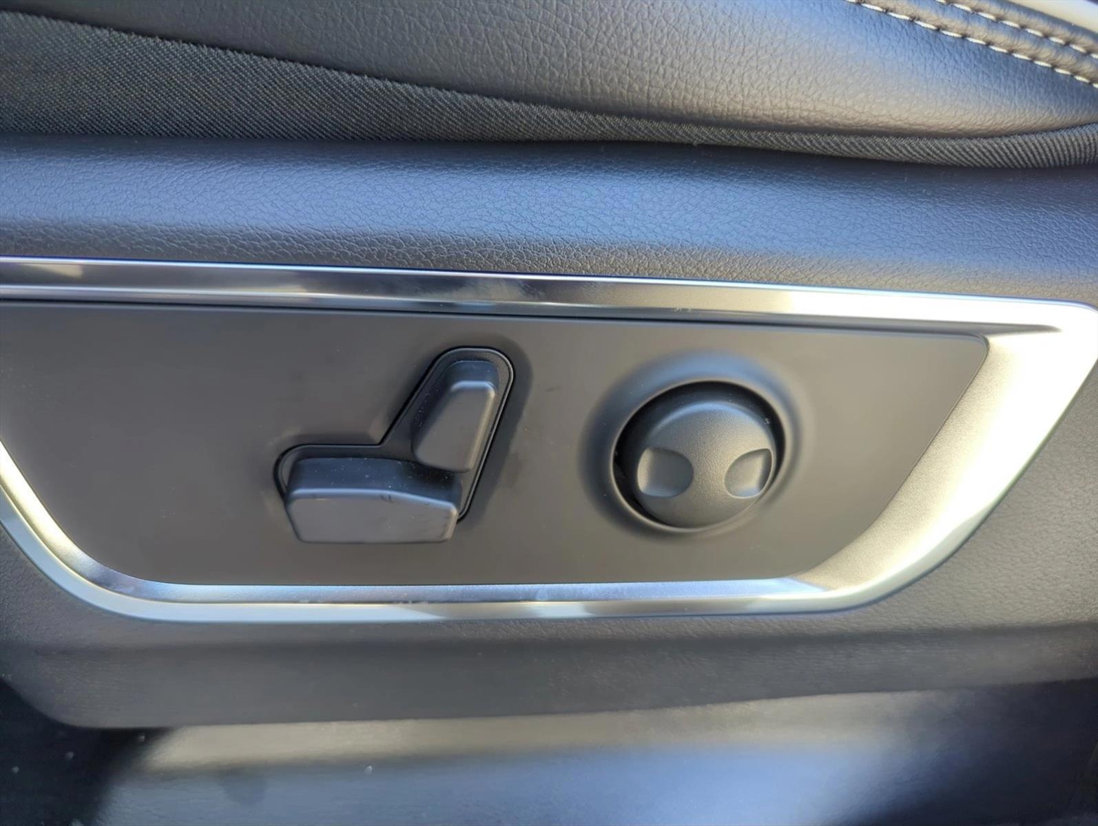 Thumbnail: 2026 RAM 1500 - 4