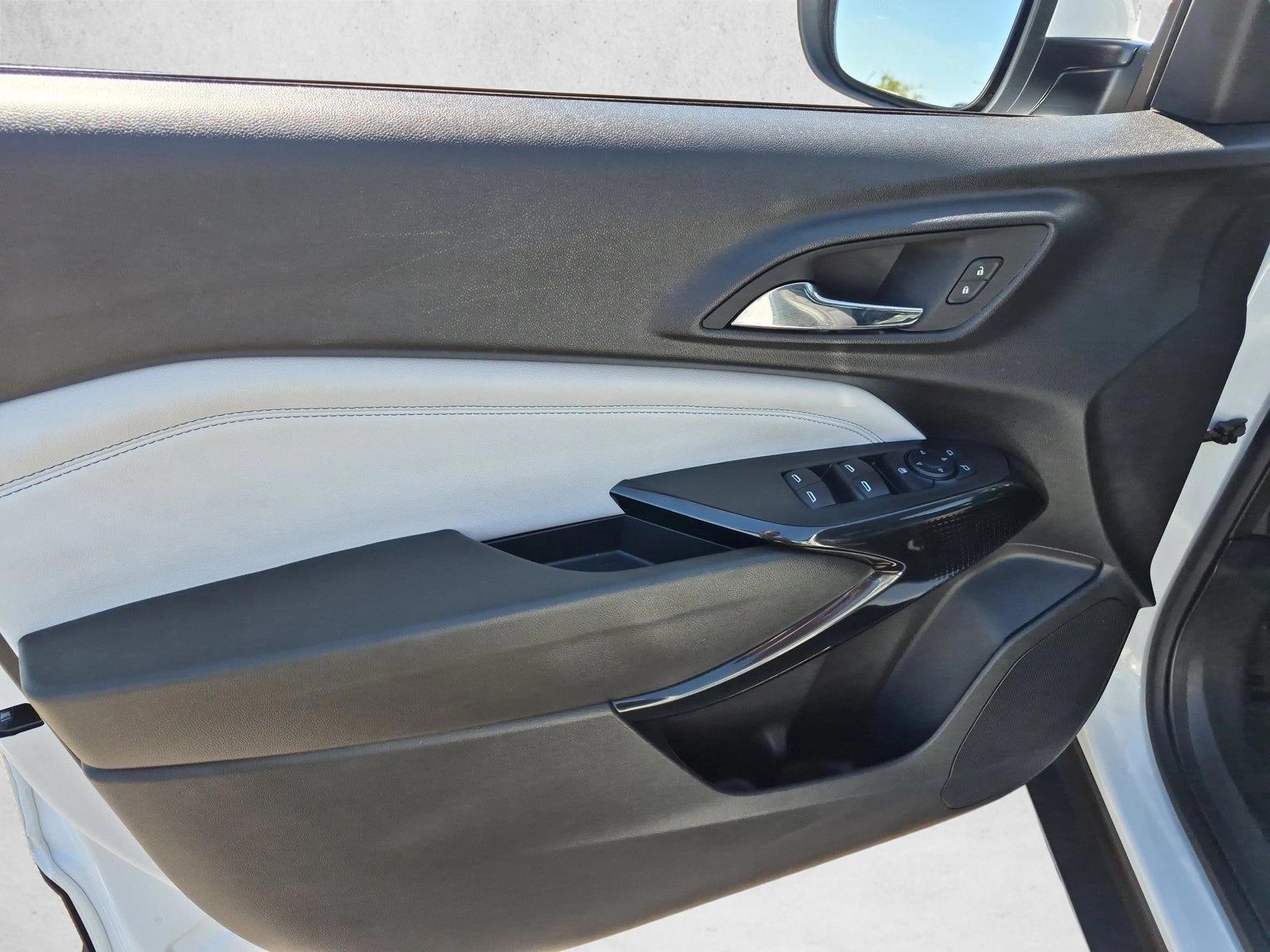 2025 Chevrolet Trax LT - Photo 10