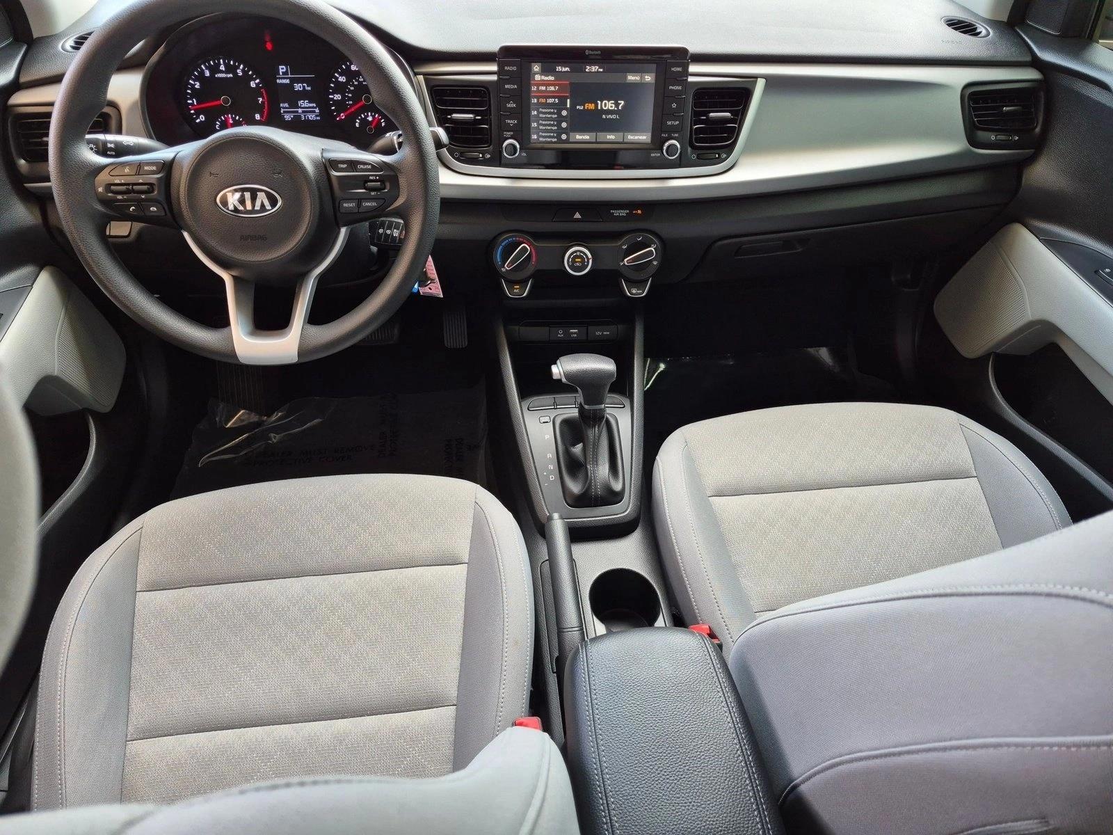 Thumbnail: 2020 Kia Rio - 3