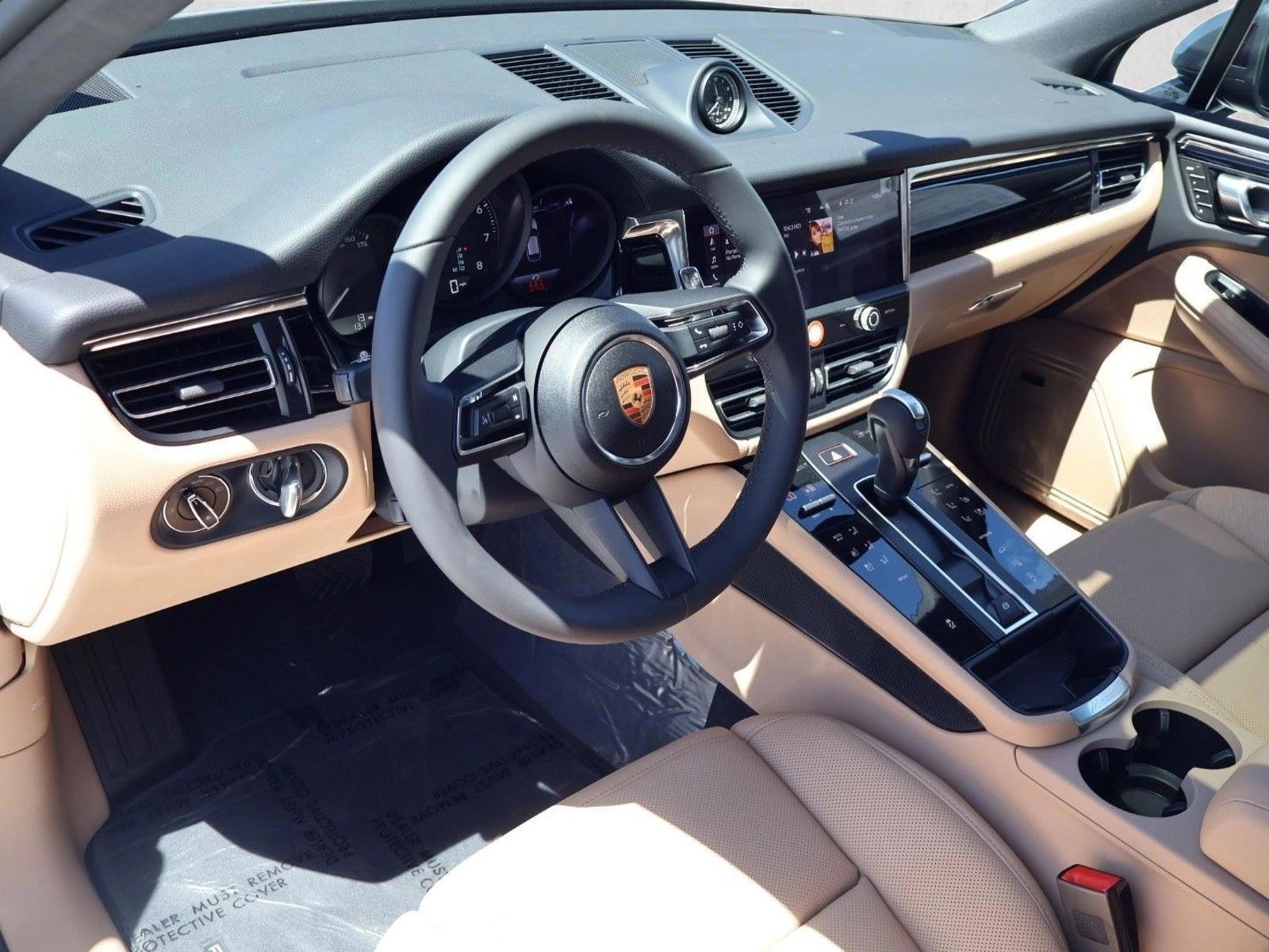 Thumbnail: 2026 Porsche Macan - 3