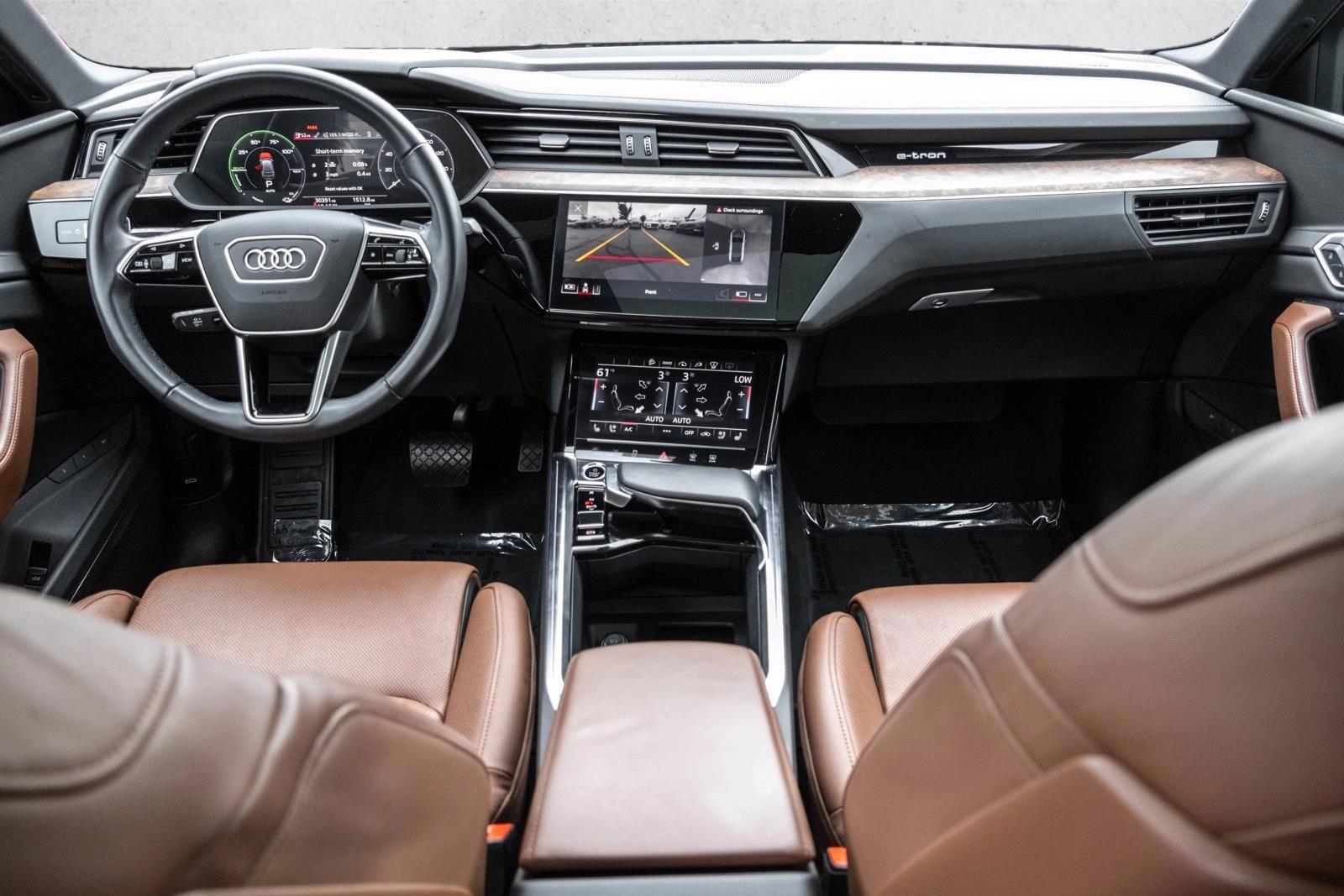 Thumbnail: 2022 Audi e-tron S - 4