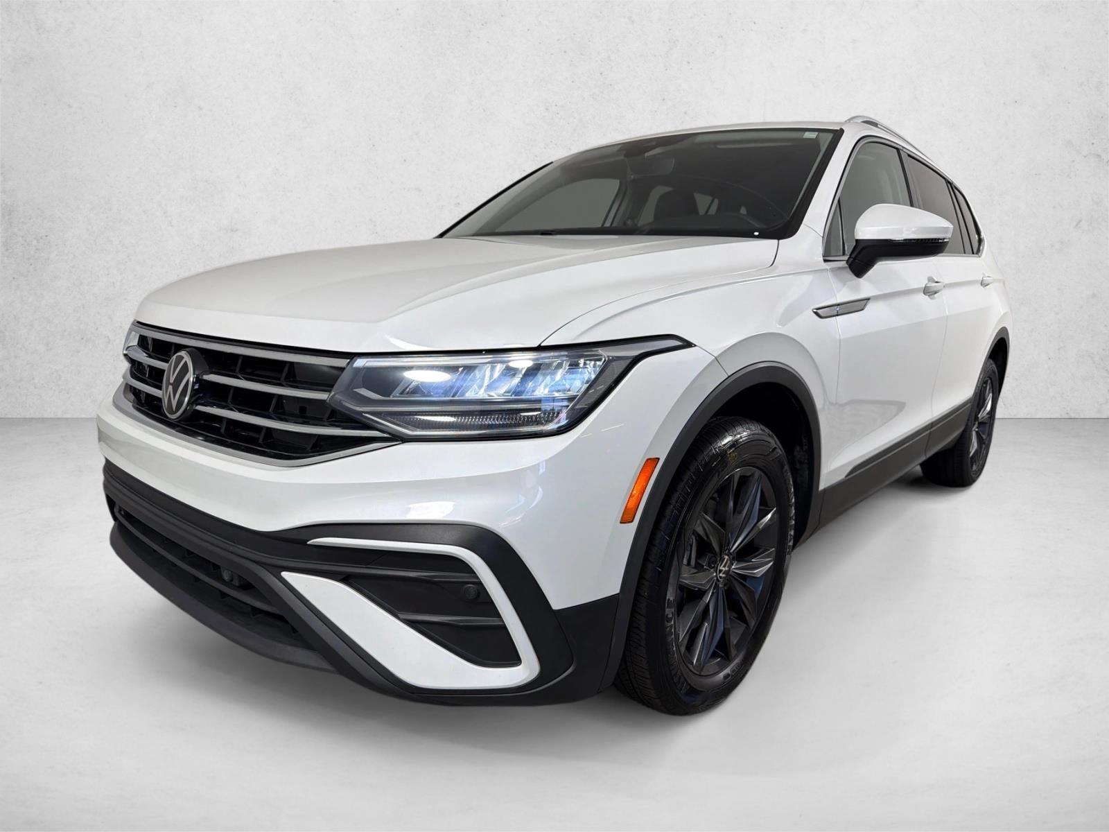 Thumbnail: 2023 Volkswagen Tiguan - 1