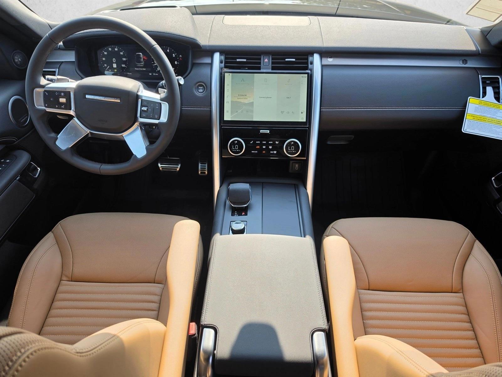 Thumbnail: 2026 Land Rover Discovery - 3