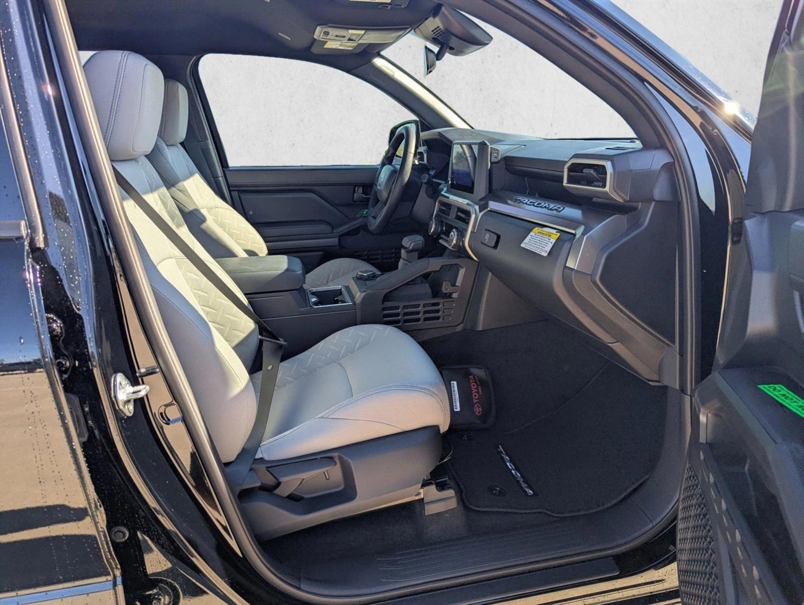 2025 Toyota Tacoma SR5 - Photo 19