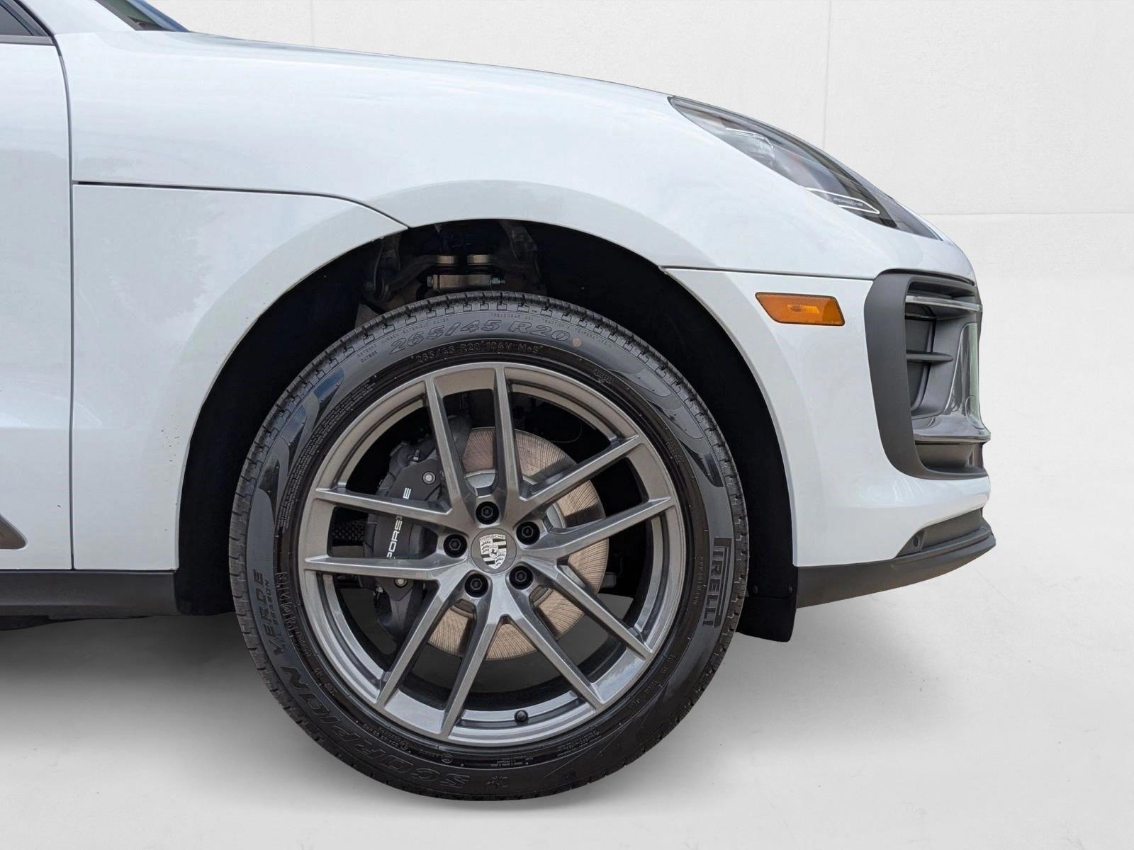 2026 Porsche Macan T - Photo 11