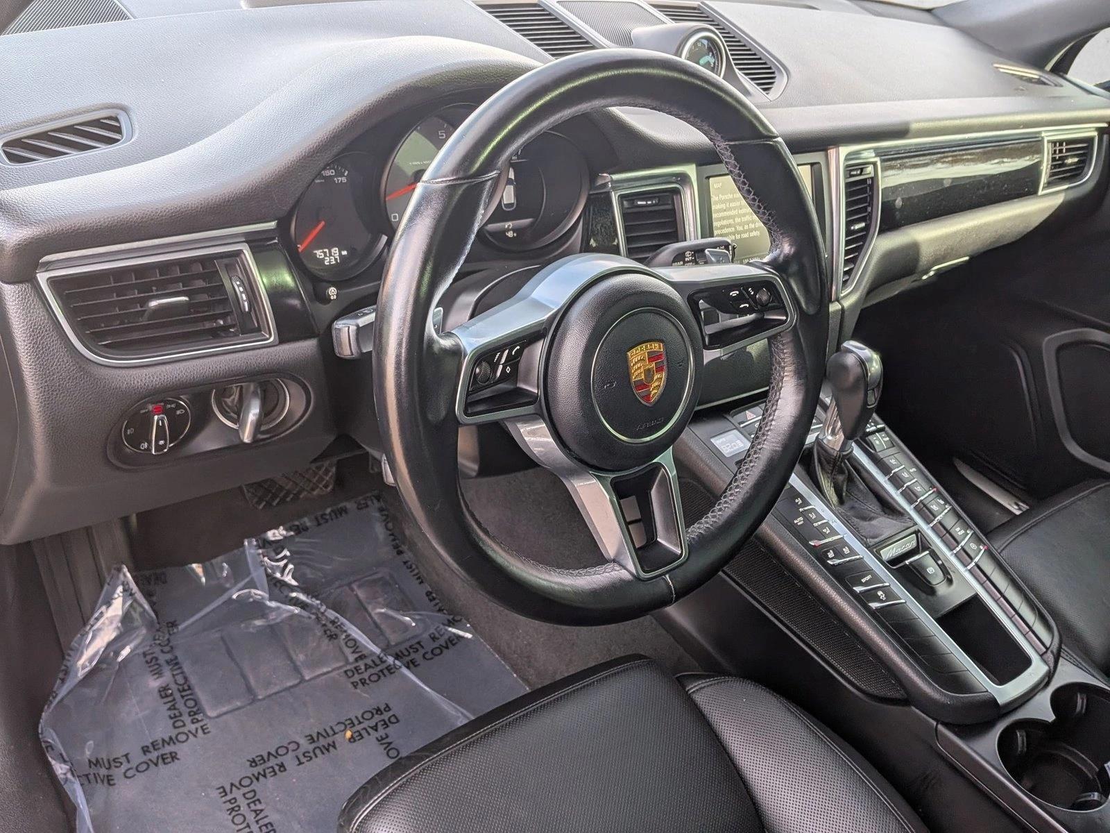 Thumbnail: 2016 Porsche Macan - 3