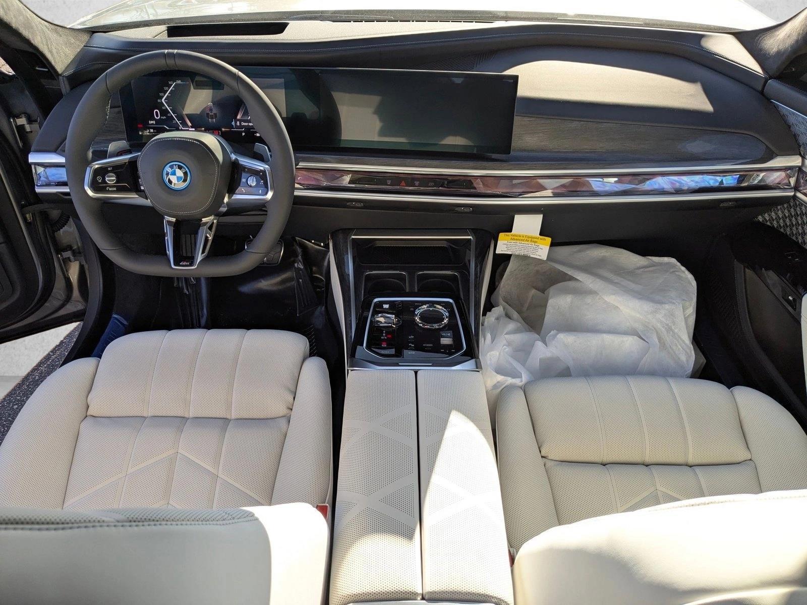 Thumbnail: 2026 BMW 7 Series - 3